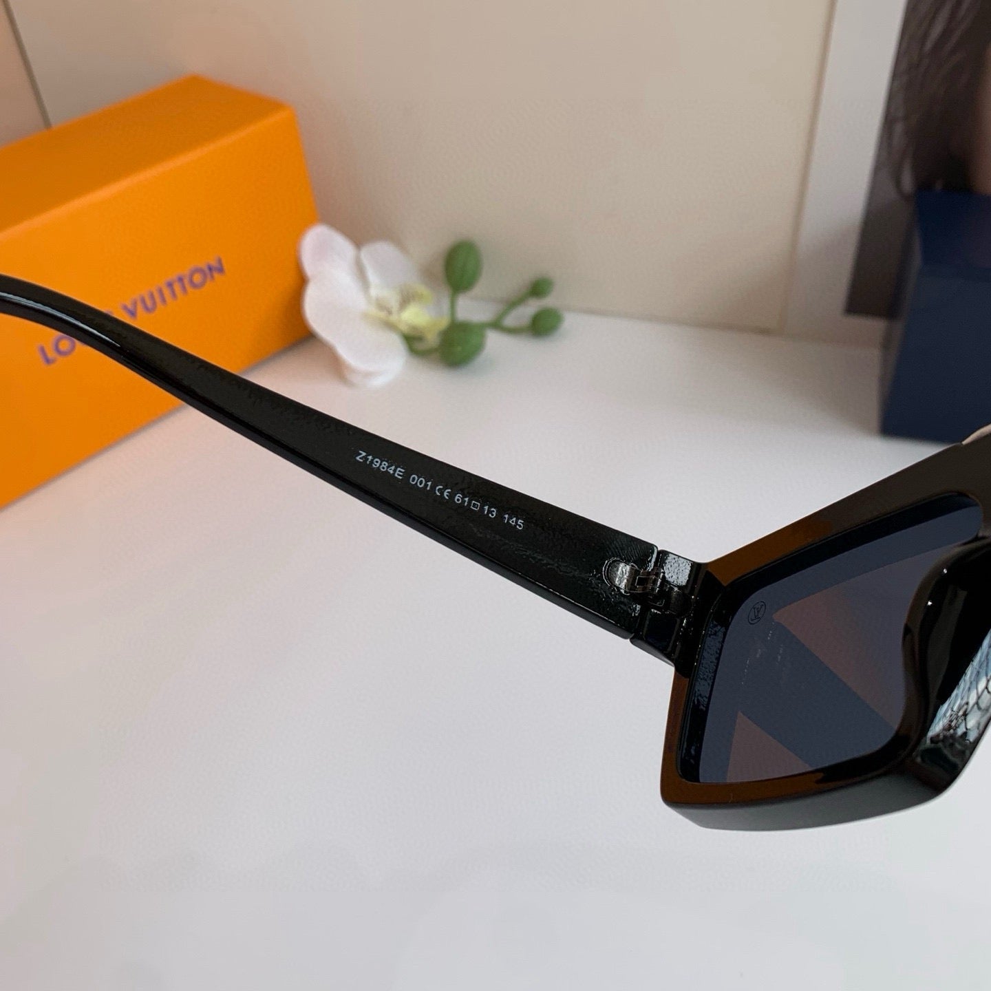 Louis Vuitton Square Black Lens Sunglasses for Men & Women - 158086
