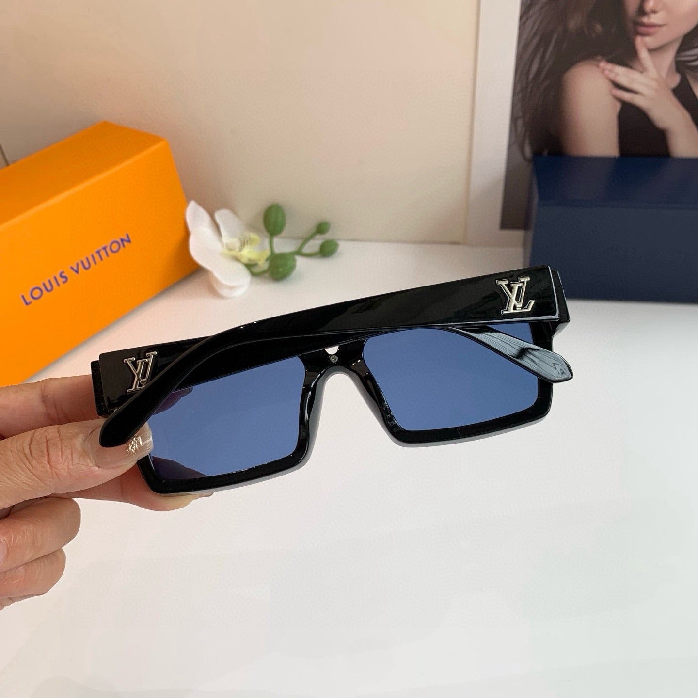 Louis Vuitton Square Blue Lens Sunglasses for Men & Women - 158148 - detail image 2