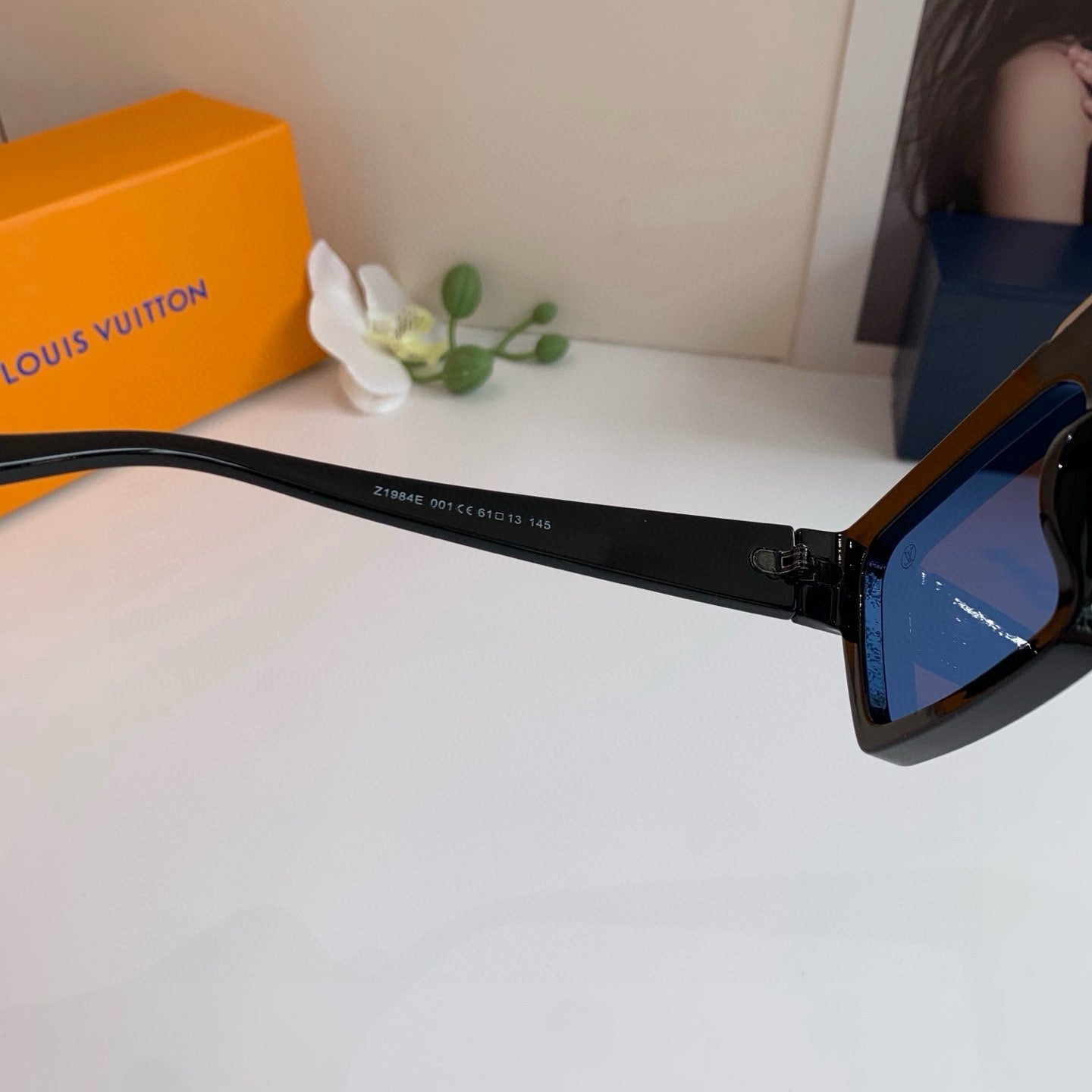 Louis Vuitton Square Blue Lens Sunglasses for Men & Women - 158148