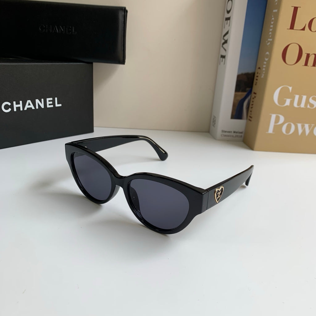 Chanel Fashion Black Lens Sunglasses for Men & Women - 398575 - detail image 2