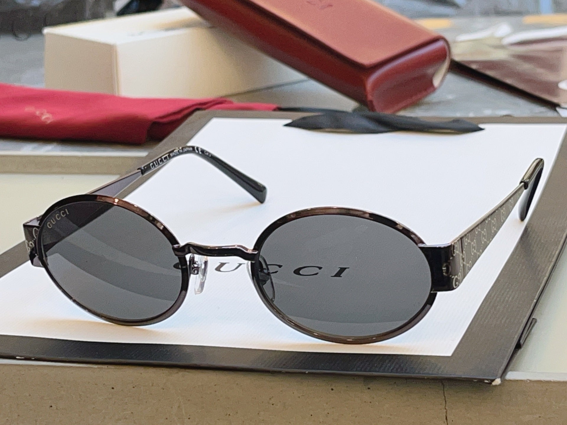 Gucci GG1854S Fashion Black Lens Sunglasses for Men & Women - 431392 - detail image 2