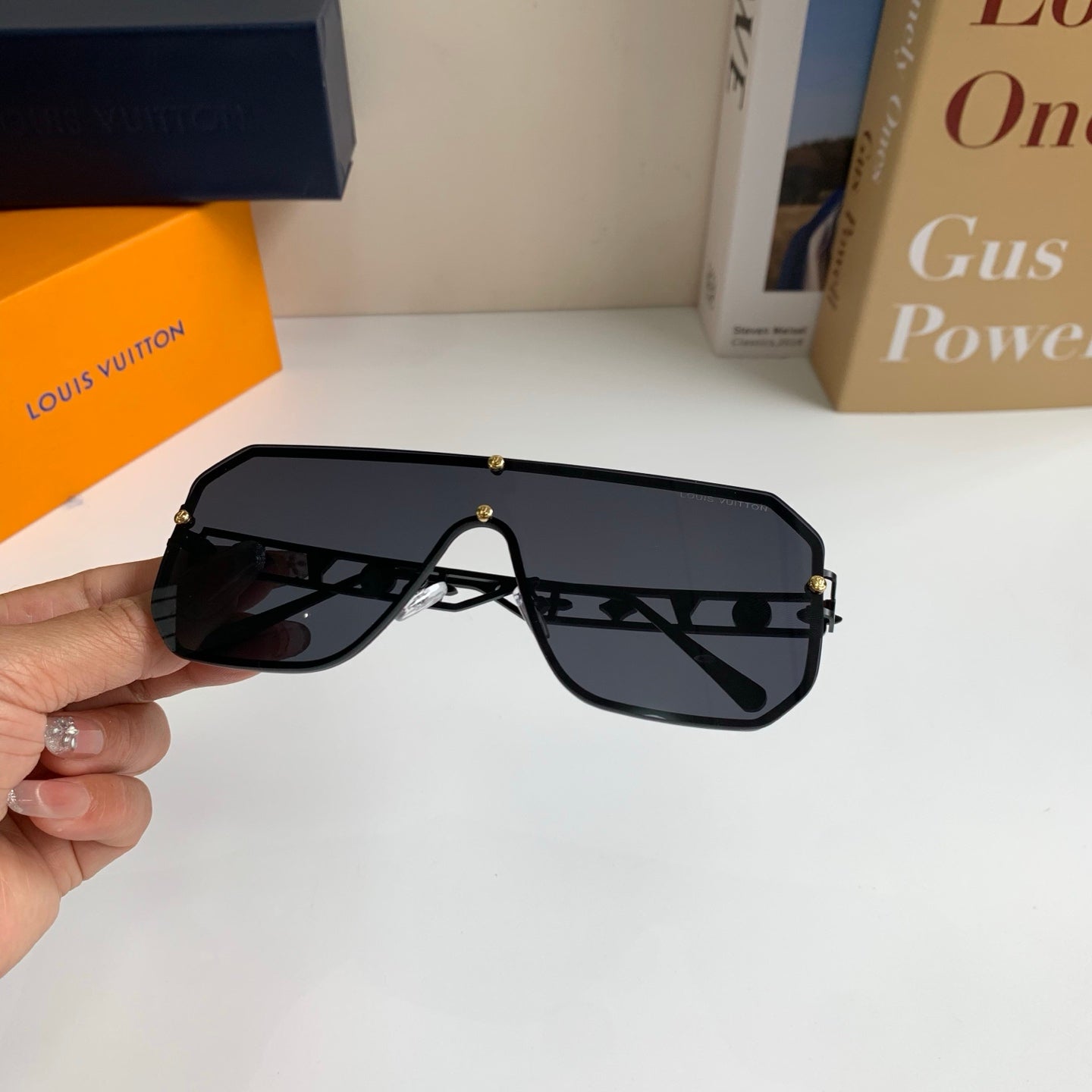 Louis Vuitton Square Black Lens Sunglasses for Men & Women - 464756 - detail image 4