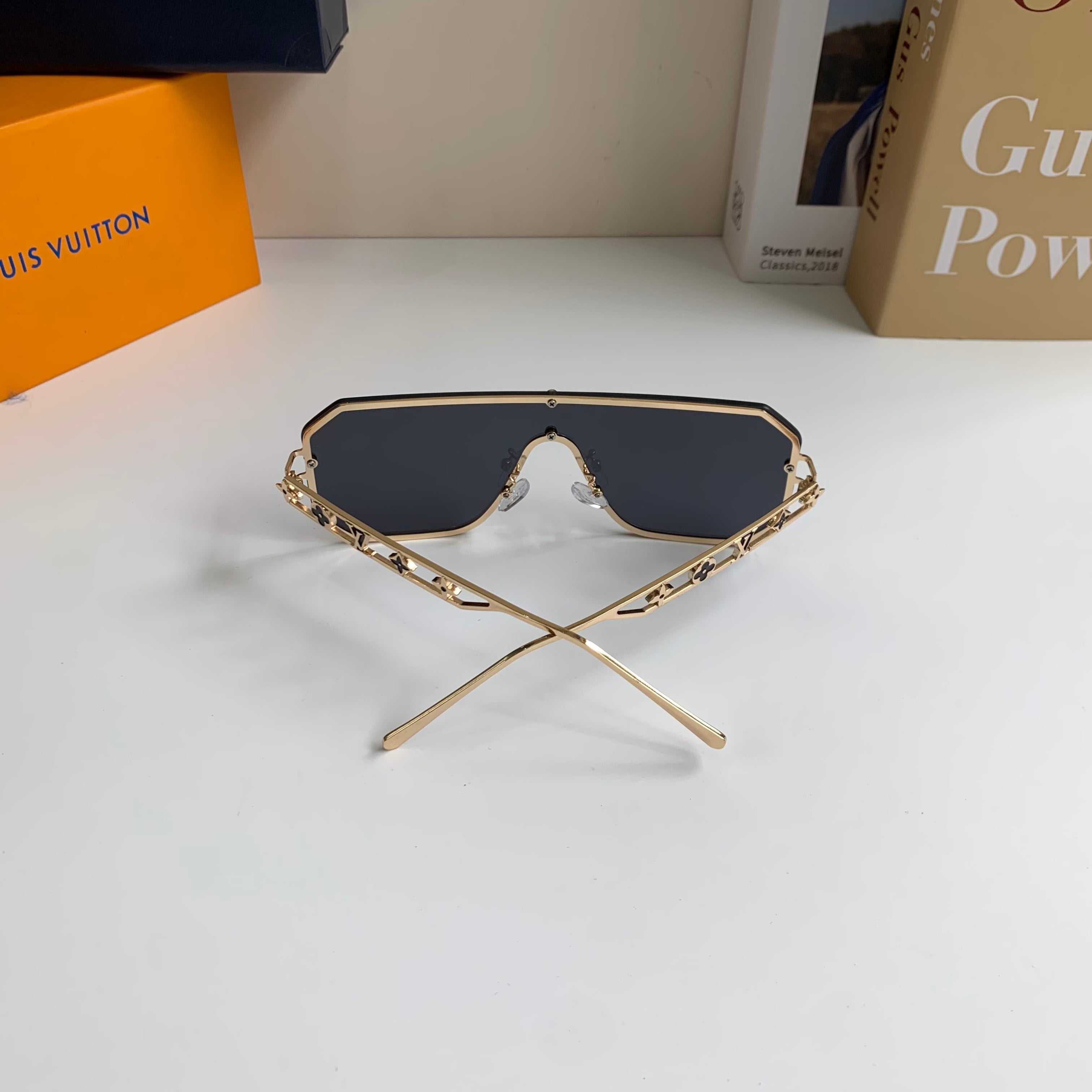 Louis Vuitton Square Black Lens Sunglasses for Men & Women - 381873 - detail image 7