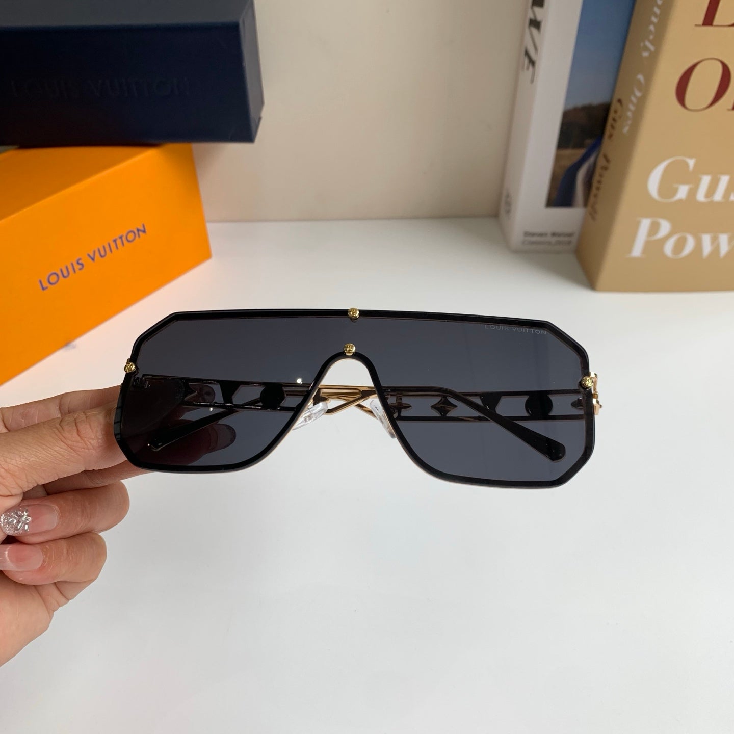 Louis Vuitton Square Black Lens Sunglasses for Men & Women - 464760 - detail image 4