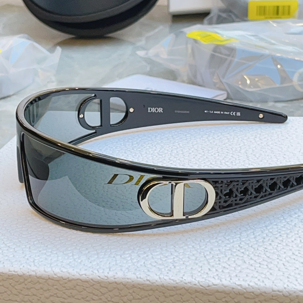 Dior VERYDIORM1U Fashion Gray Lens Sunglasses for Men & Women - detail image 3