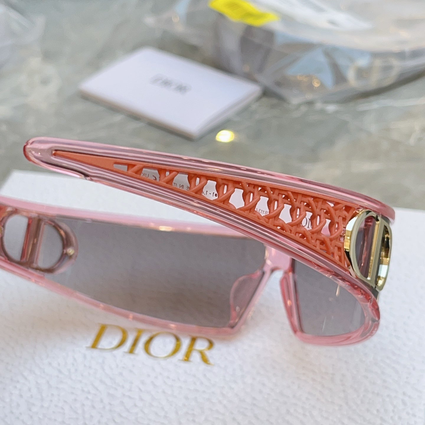 Dior VERYDIORM1U Fashion Gray Lens Sunglasses for Men & Women - 431796 - detail image 6