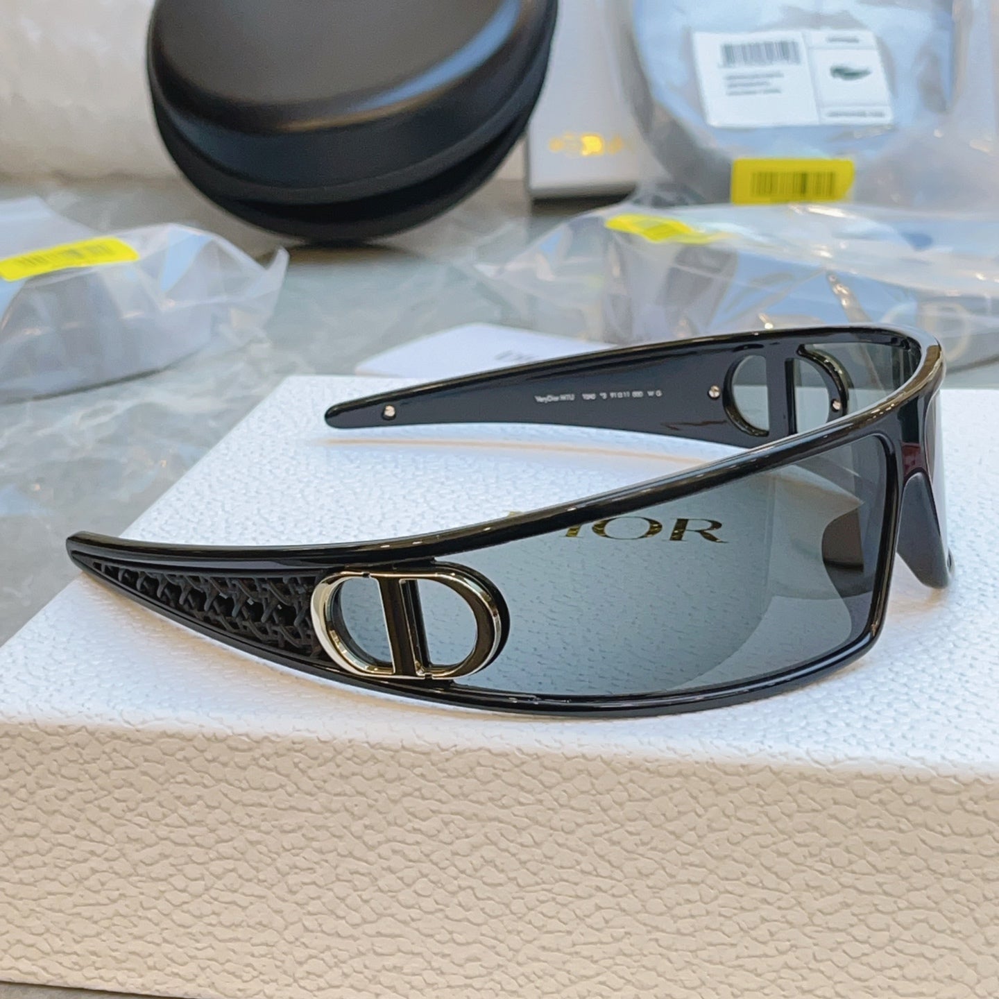 Dior VERYDIORM1U Fashion Gray Lens Sunglasses for Men & Women - detail image 6