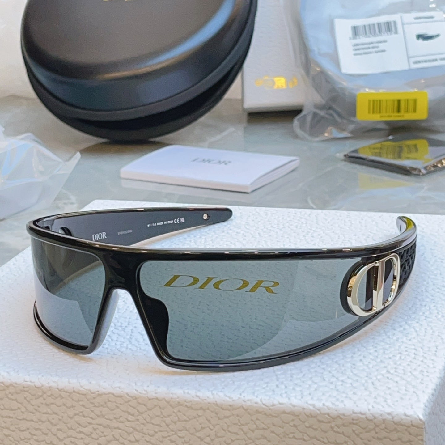 Dior VERYDIORM1U Fashion Gray Lens Sunglasses for Men & Women - detail image 2