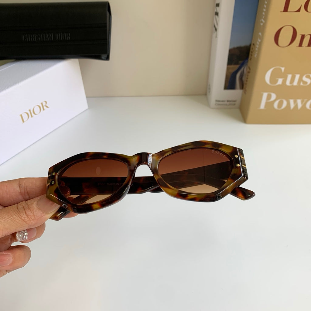 Dior Polarized Cat-Eye Black Lens Sunglasses for Men & Women - 465406 - detail image 3
