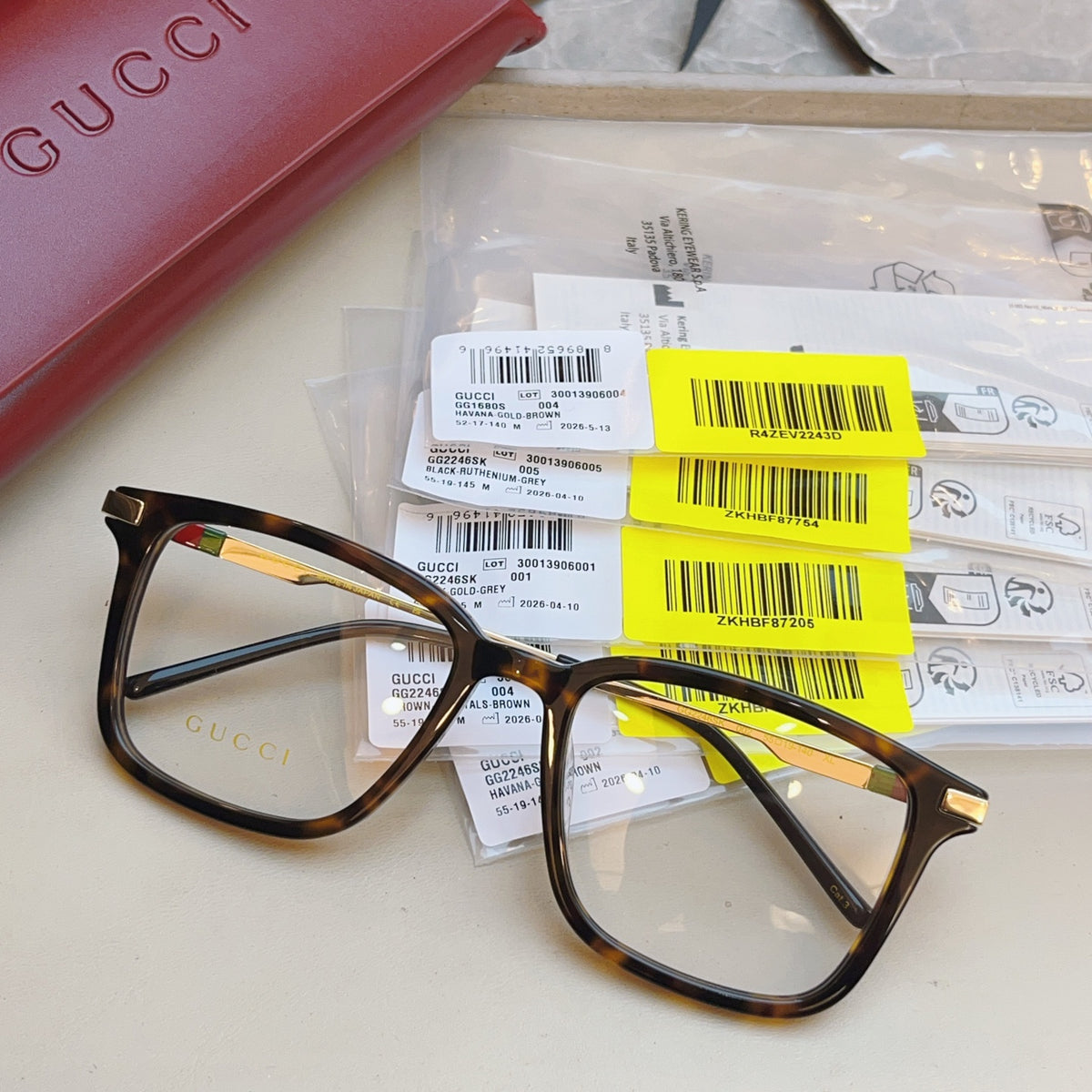 Gucci GG2246SK Fashion Yellow Lens Sunglasses for Men & Women - detail image 2