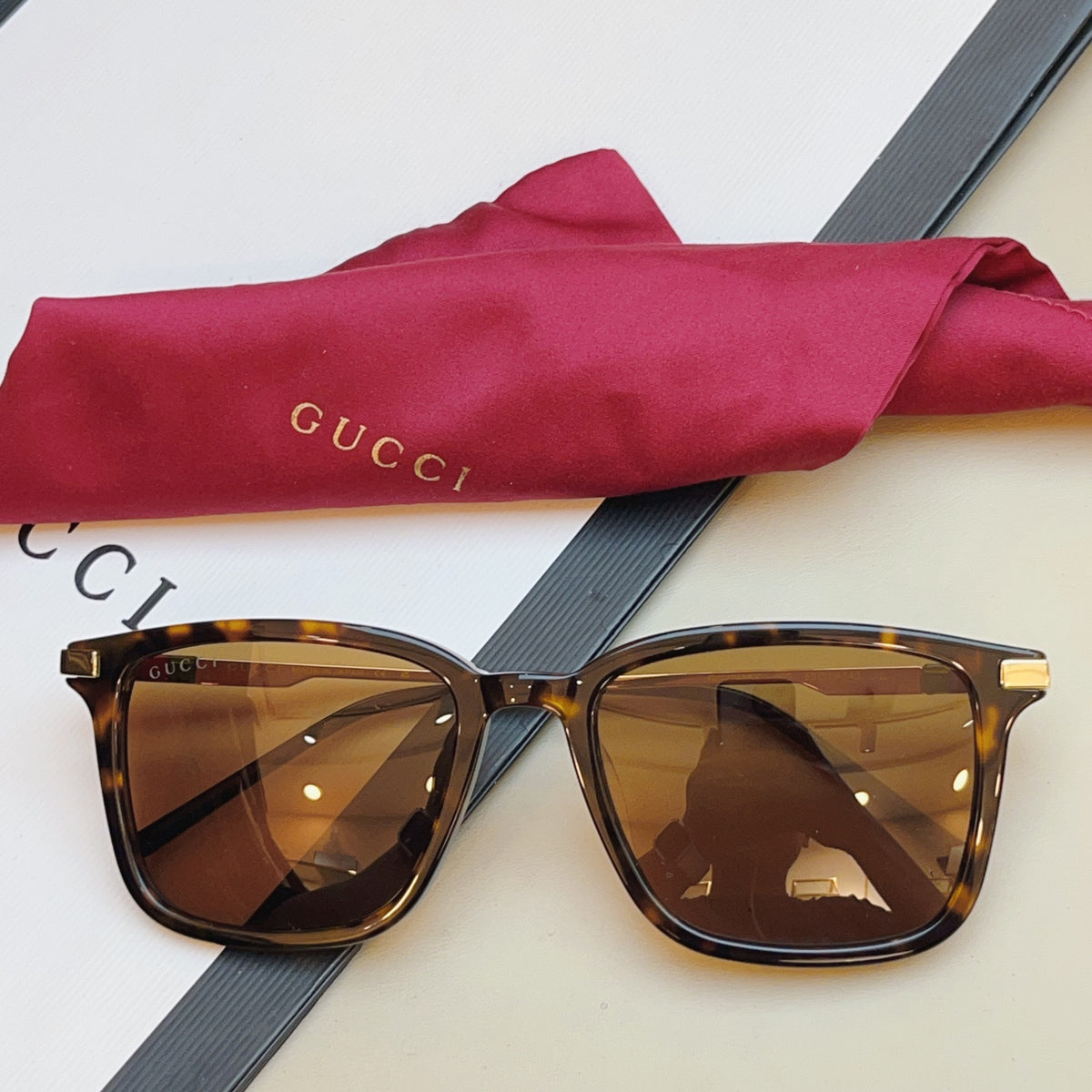 Gucci GG2246SK Fashion Brown Lens Sunglasses for Men & Women - 464927