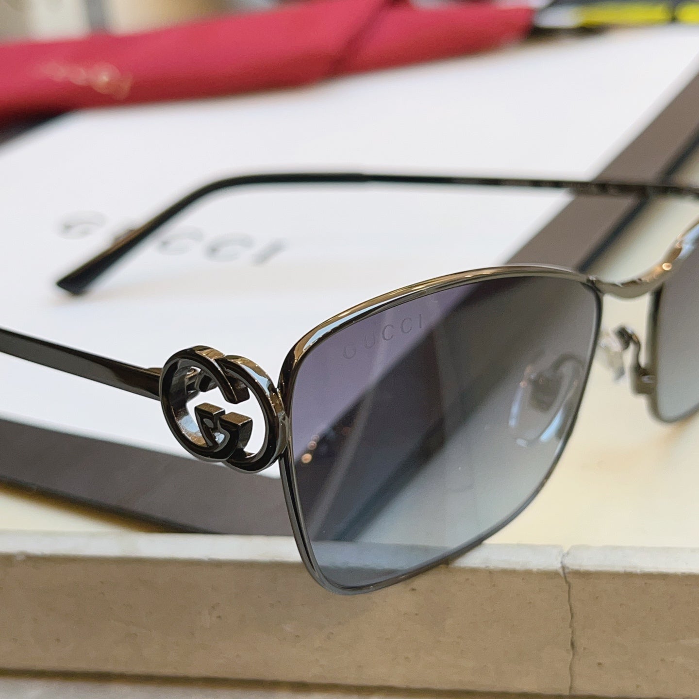 Gucci GG2045S Fashion Gray Lens Sunglasses for Men & Women - detail image 9