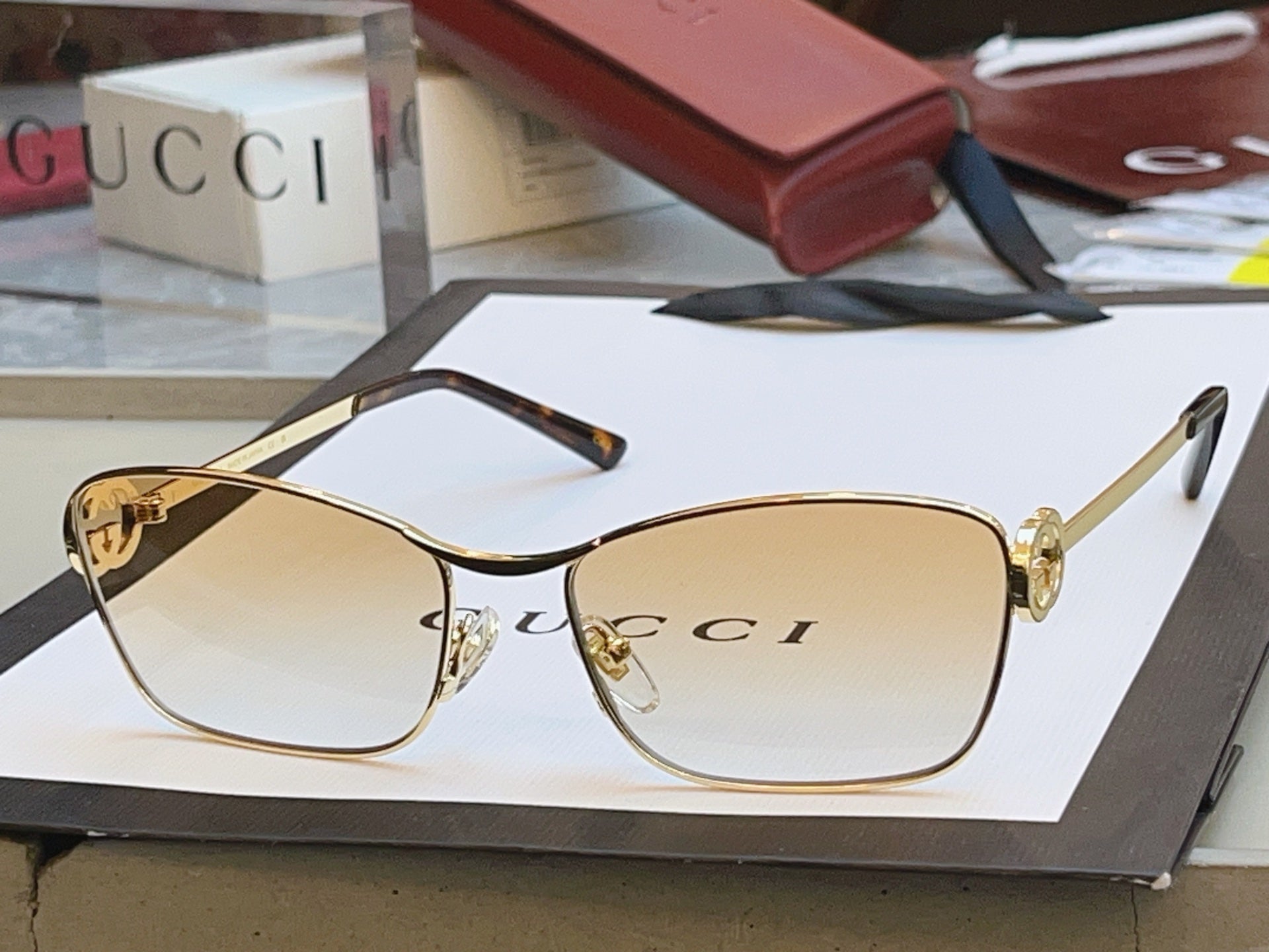 Gucci GG2045S Fashion Gray Lens Sunglasses for Men & Women - detail image 2