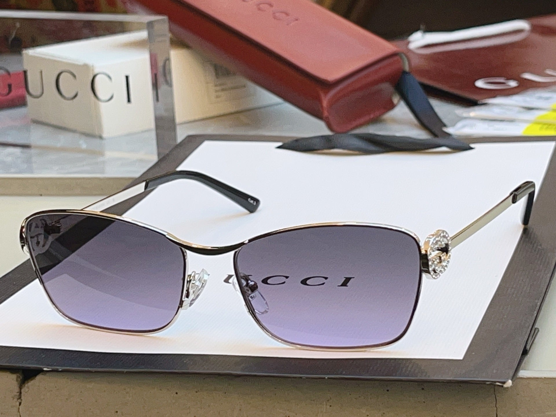 Gucci GG2045S Fashion Gray Lens Sunglasses for Men & Women - detail image 4