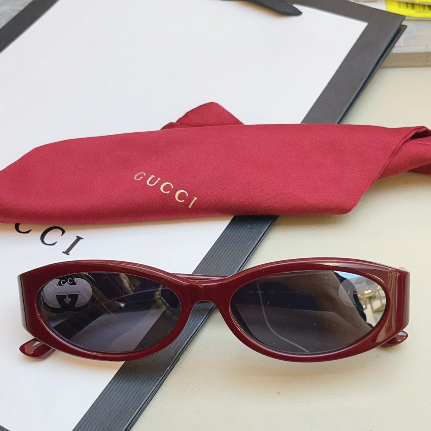 Gucci GG1660S Fashion Black Lens Sunglasses for Men & Women - detail image 2
