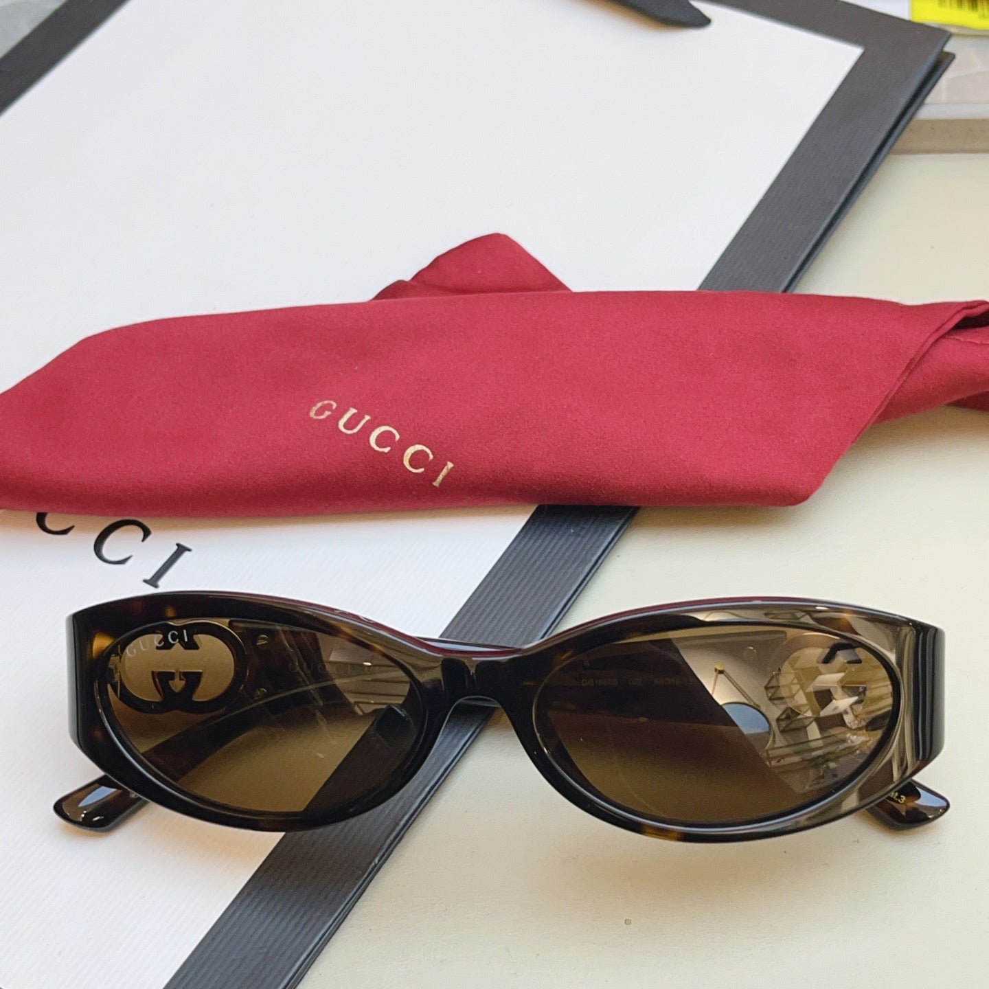 Gucci GG1660S Fashion Black Lens Sunglasses for Men & Women - detail image 4