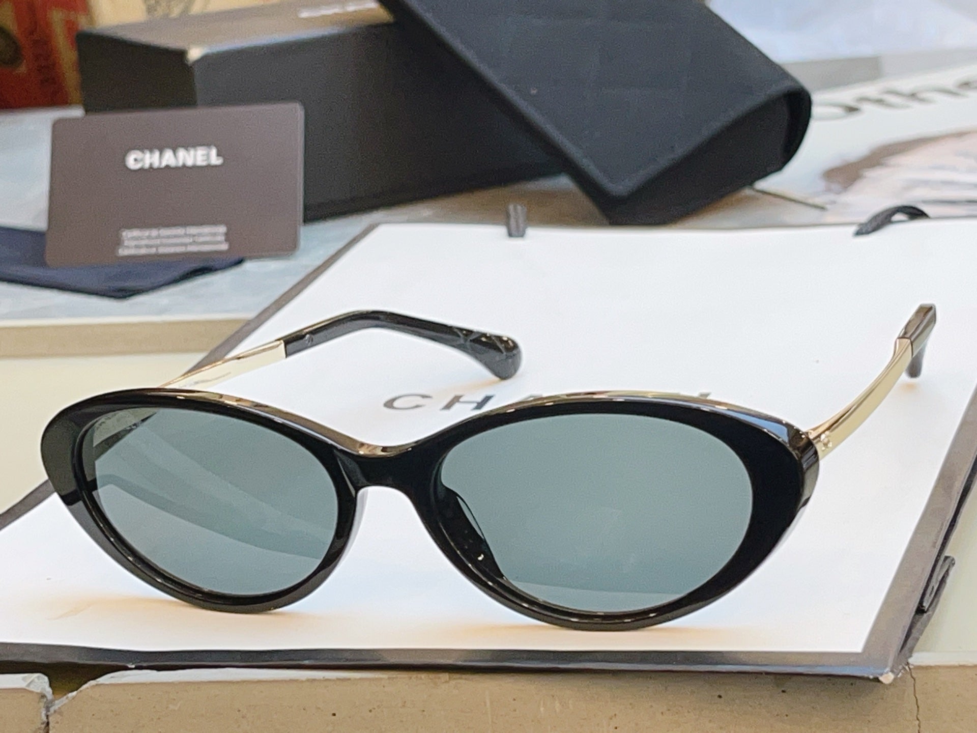Chanel 3508 Fashion Gold Lens Sunglasses for Men & Women - detail image 4