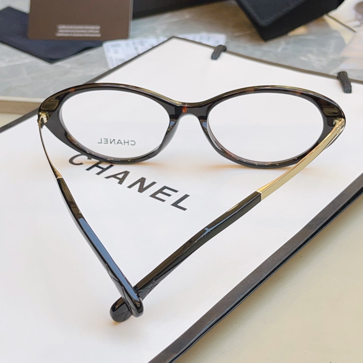 Chanel 3508 Fashion Gold Lens Sunglasses for Men & Women - detail image 9