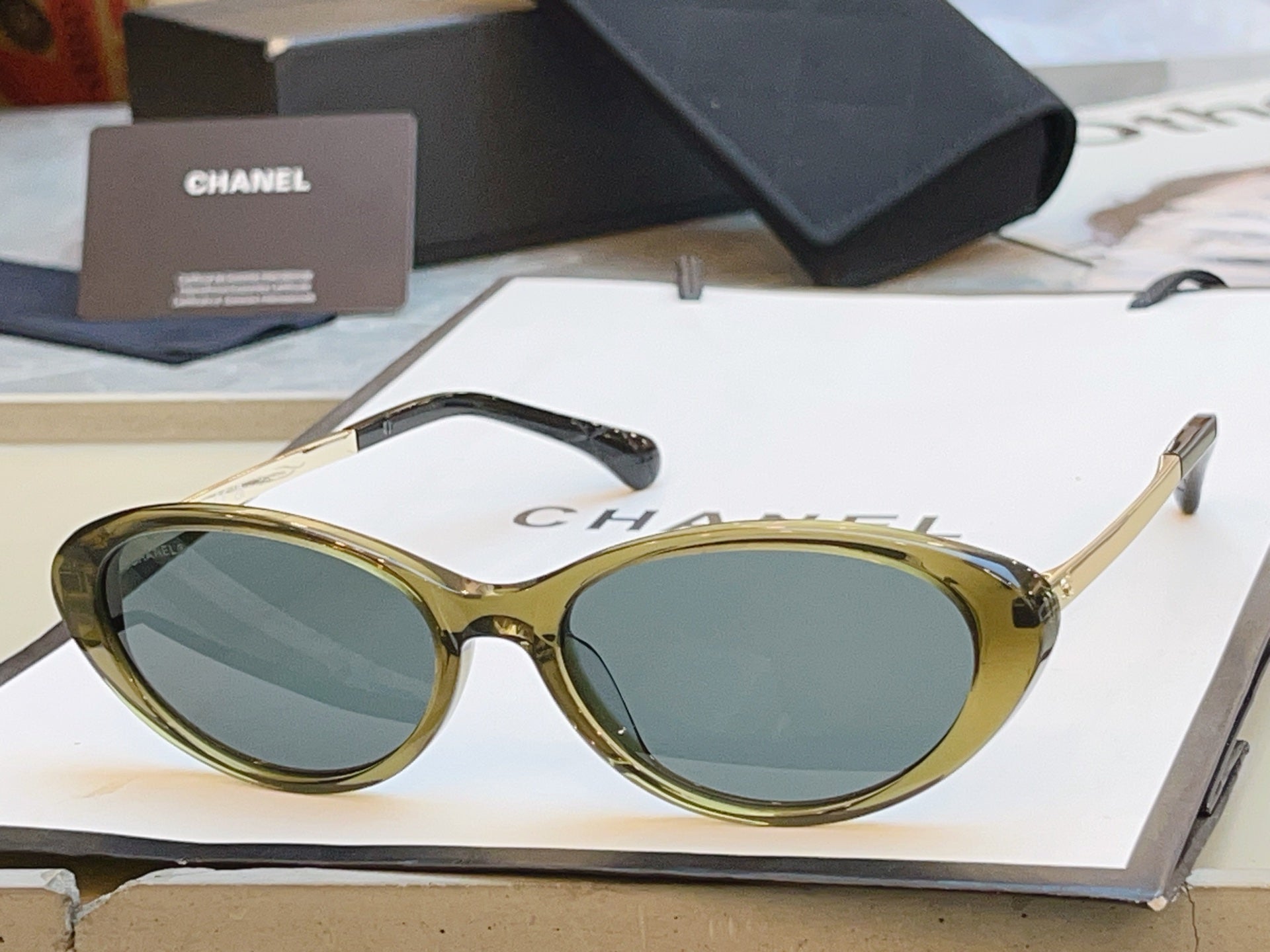 Chanel 3508 Fashion Gold Lens Sunglasses for Men & Women - detail image 2