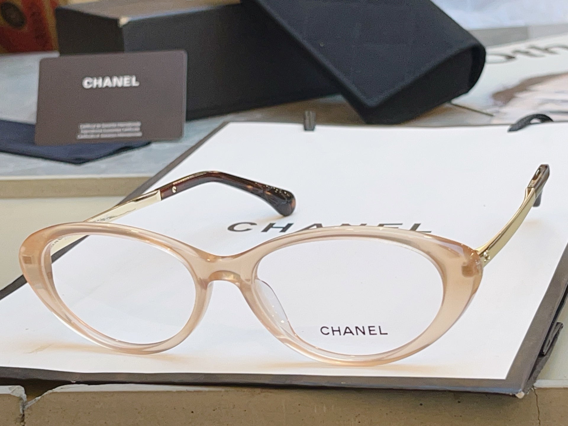 Chanel 3508 Fashion Gold Lens Sunglasses for Men & Women - detail image 5