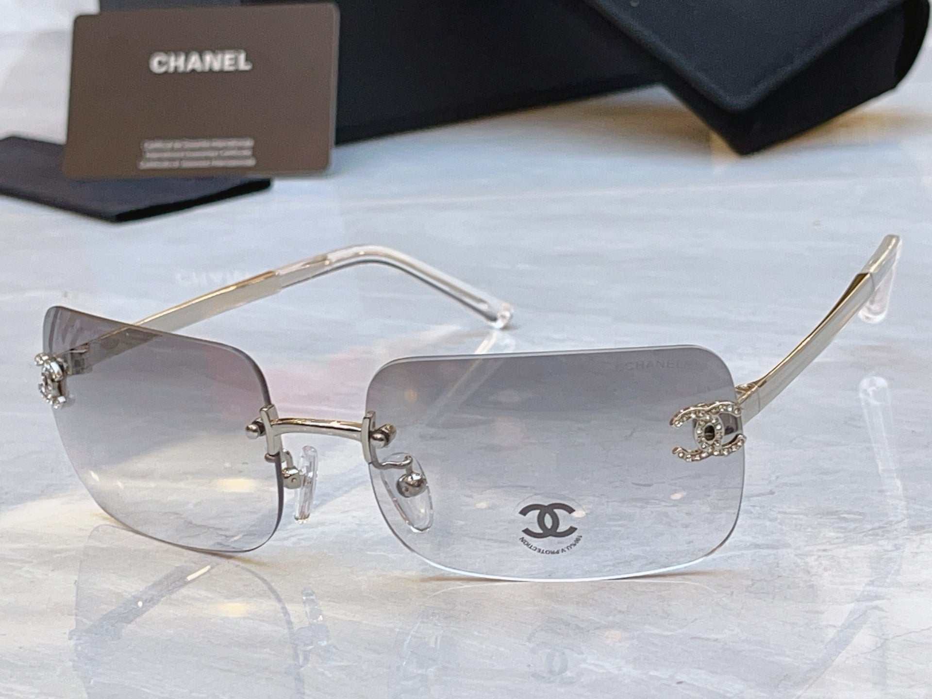 Chanel CH4218 Fashion Silver Lens Sunglasses for Men & Women - detail image 3