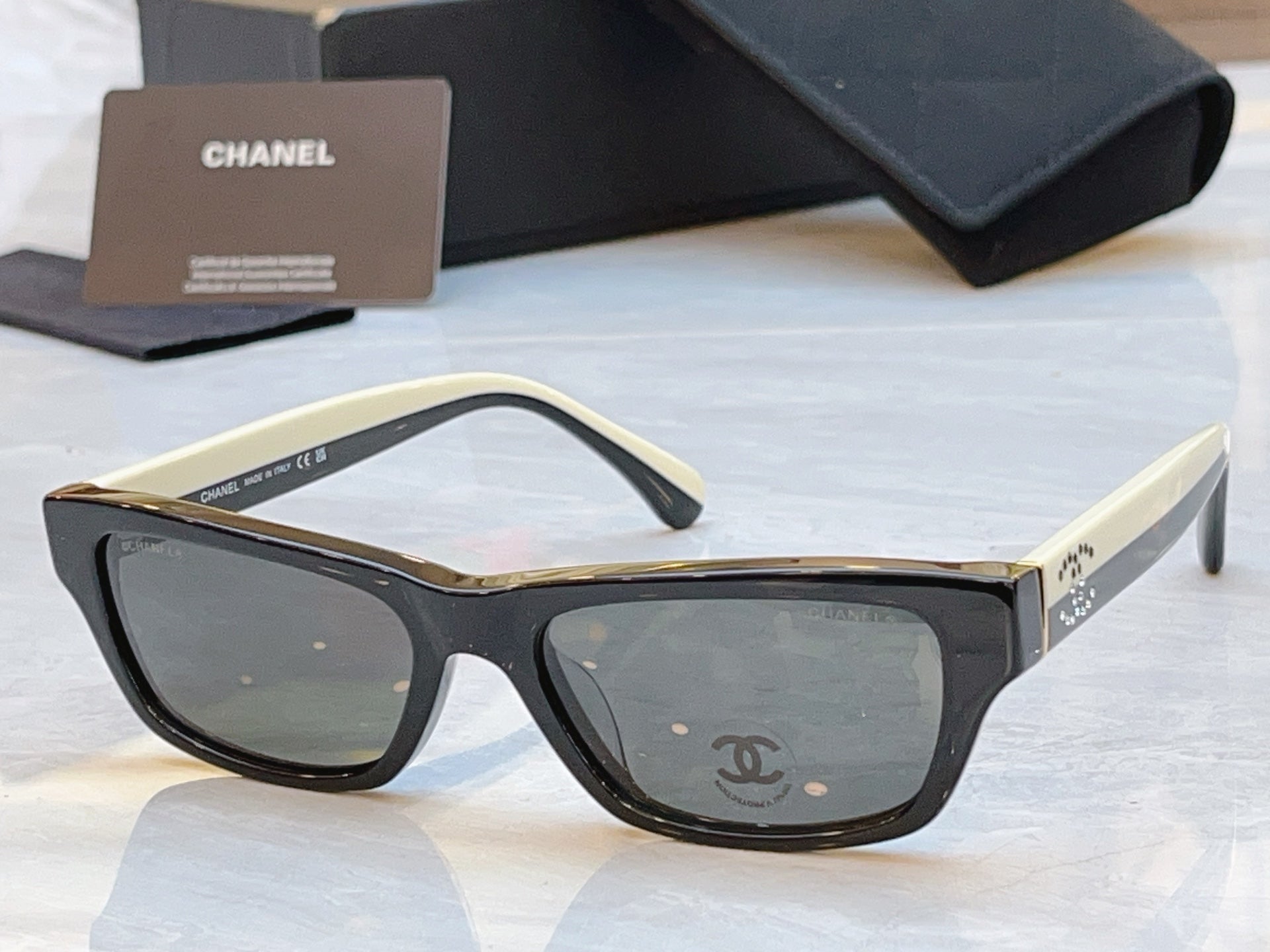 Chanel CH5561B Fashion Gold Lens Sunglasses for Men & Women - detail image 2
