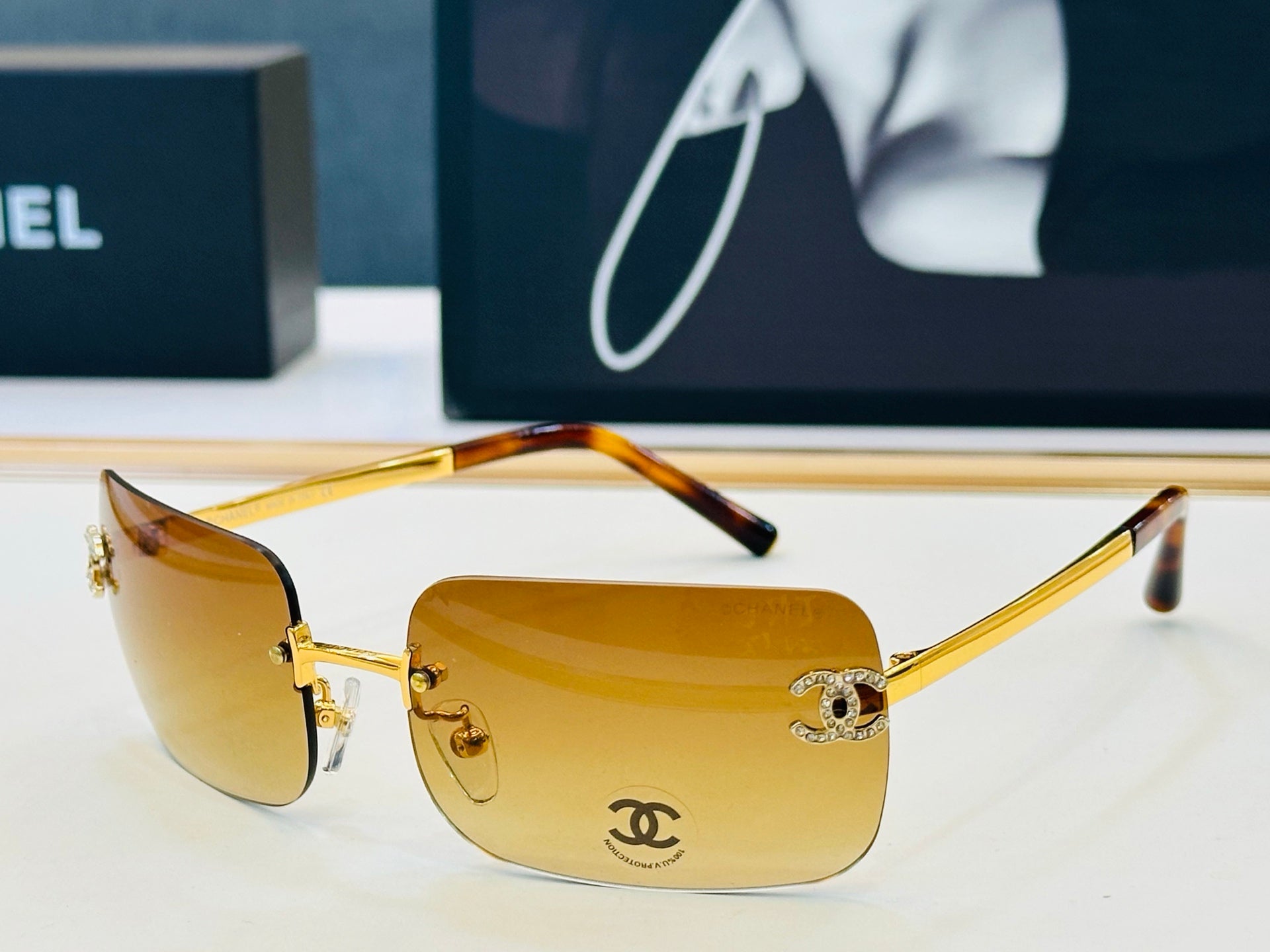 Chanel CH4218 Fashion Gray Lens Sunglasses for Men & Women - detail image 2