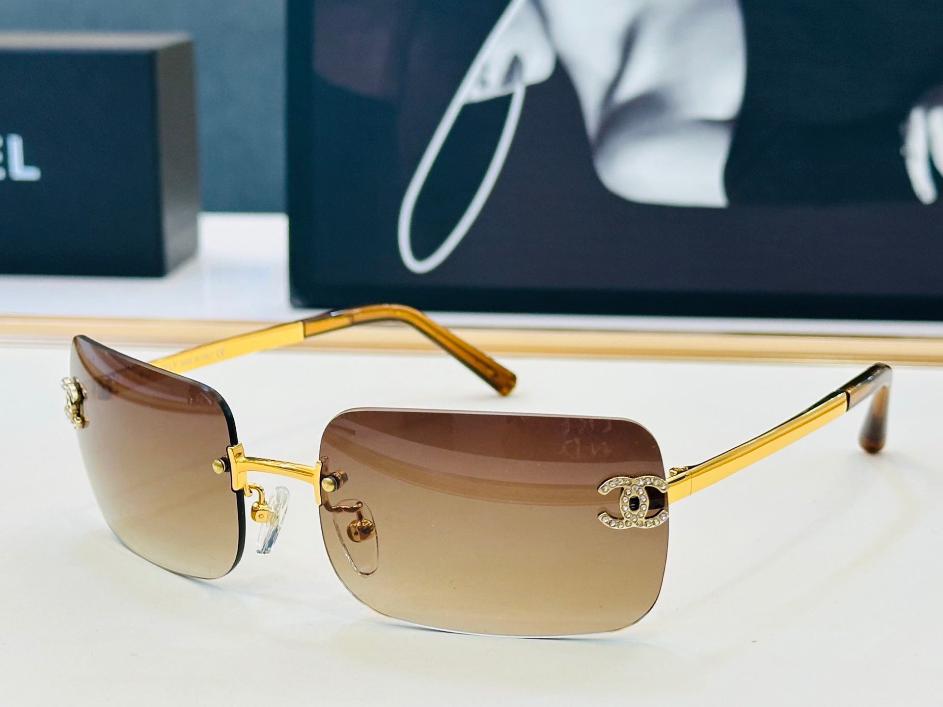Chanel CH4218 Fashion Gray Lens Sunglasses for Men & Women - detail image 4