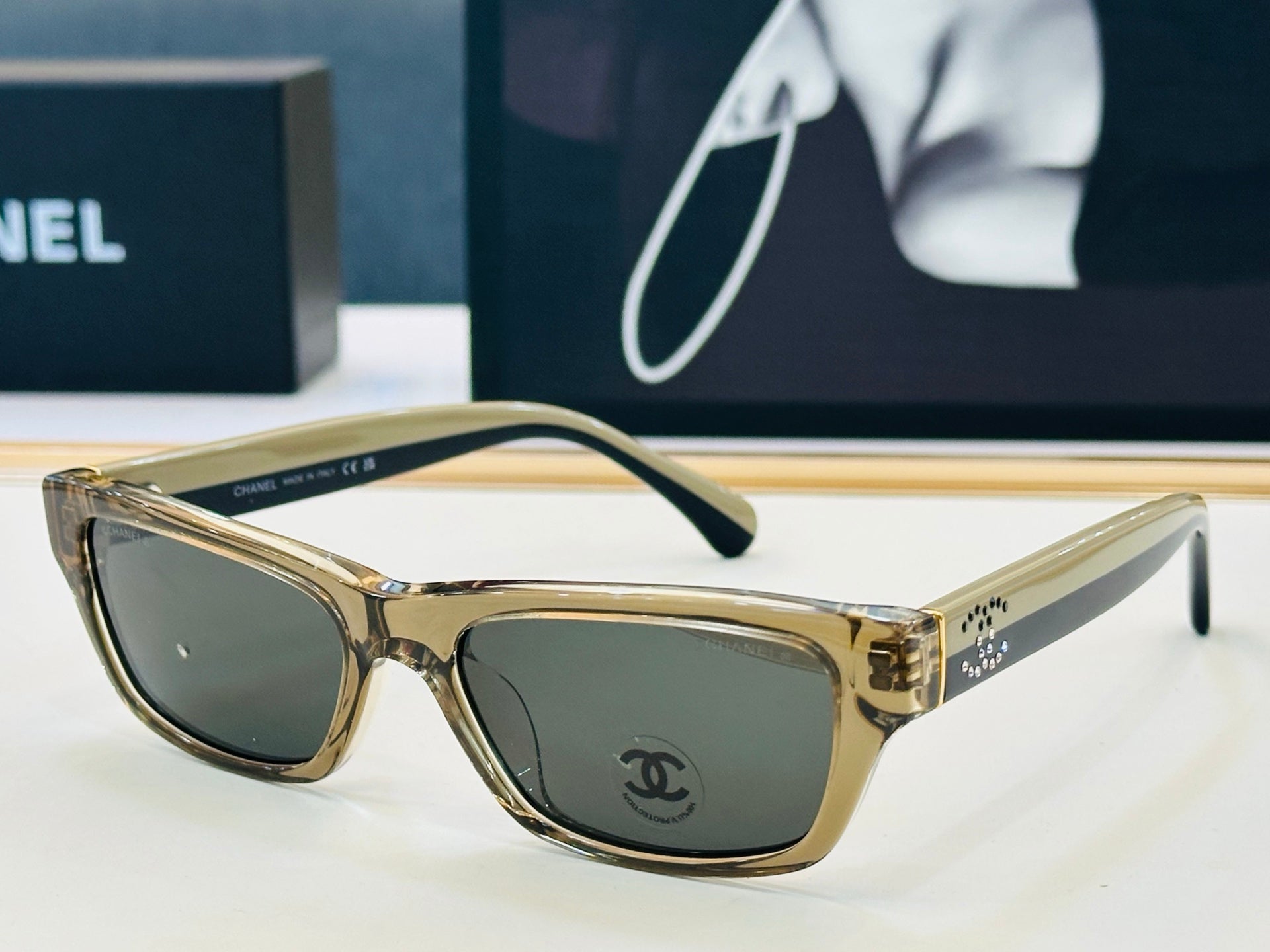 Chanel CH5561B Fashion Blue Lens Sunglasses for Men & Women - detail image 2