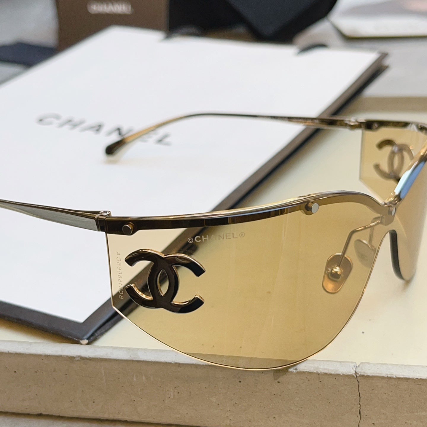 Chanel CH9582 Fashion Gold Lens Sunglasses for Men & Women - detail image 4