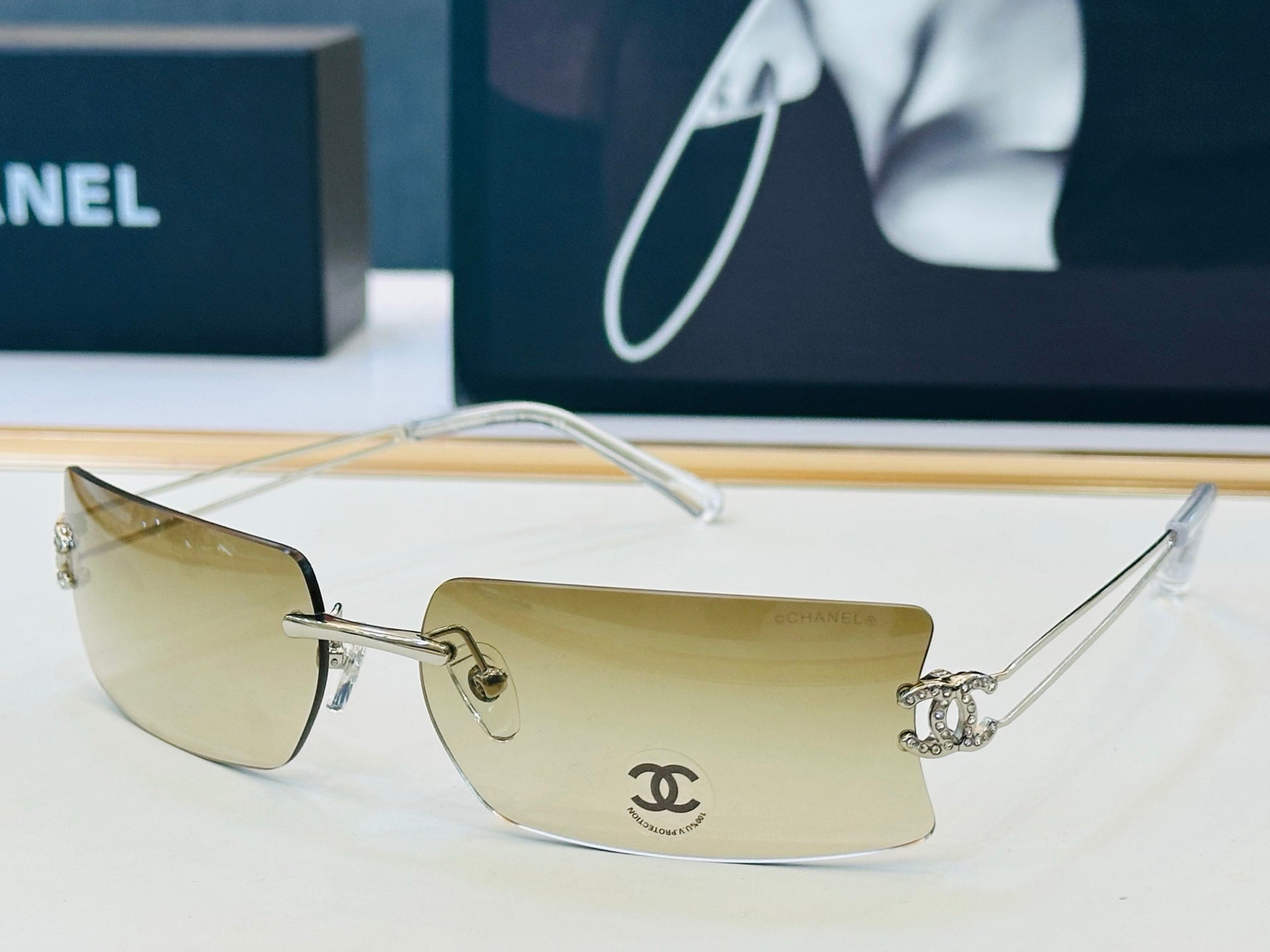 Chanel CH4051 Fashion Black Lens Sunglasses for Men & Women - detail image 4