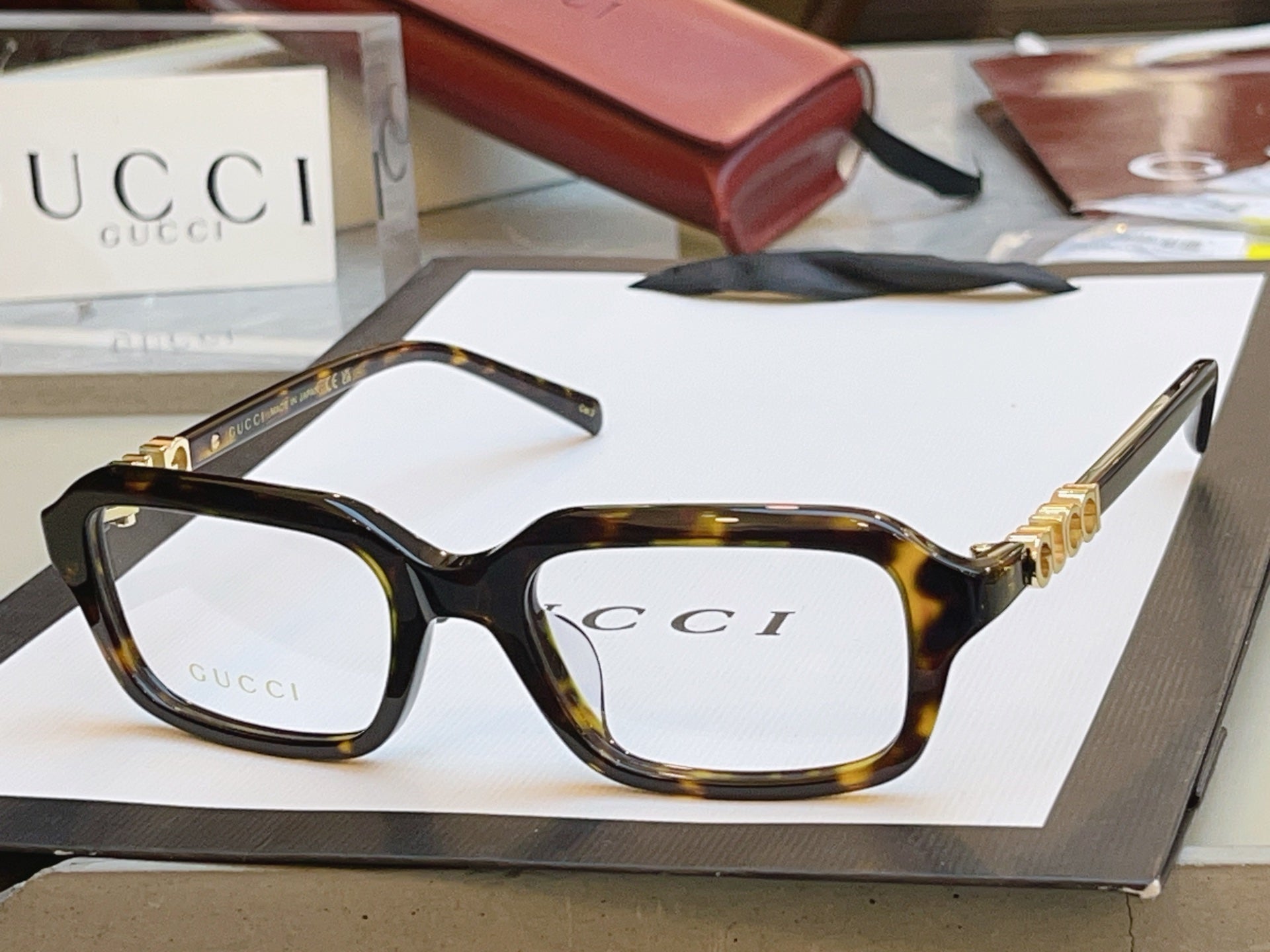 Gucci GG2152S Fashion Black Lens Sunglasses for Men & Women - 431365 - detail image 5