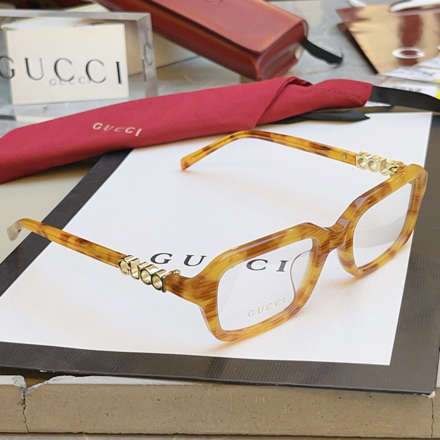 Gucci GG2152S Fashion Black Lens Sunglasses for Men & Women - 431366 - detail image 2