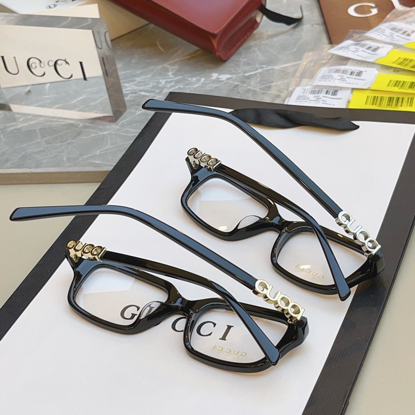 Gucci GG2152S Fashion Black Lens Sunglasses for Men & Women - 431367 - detail image 7