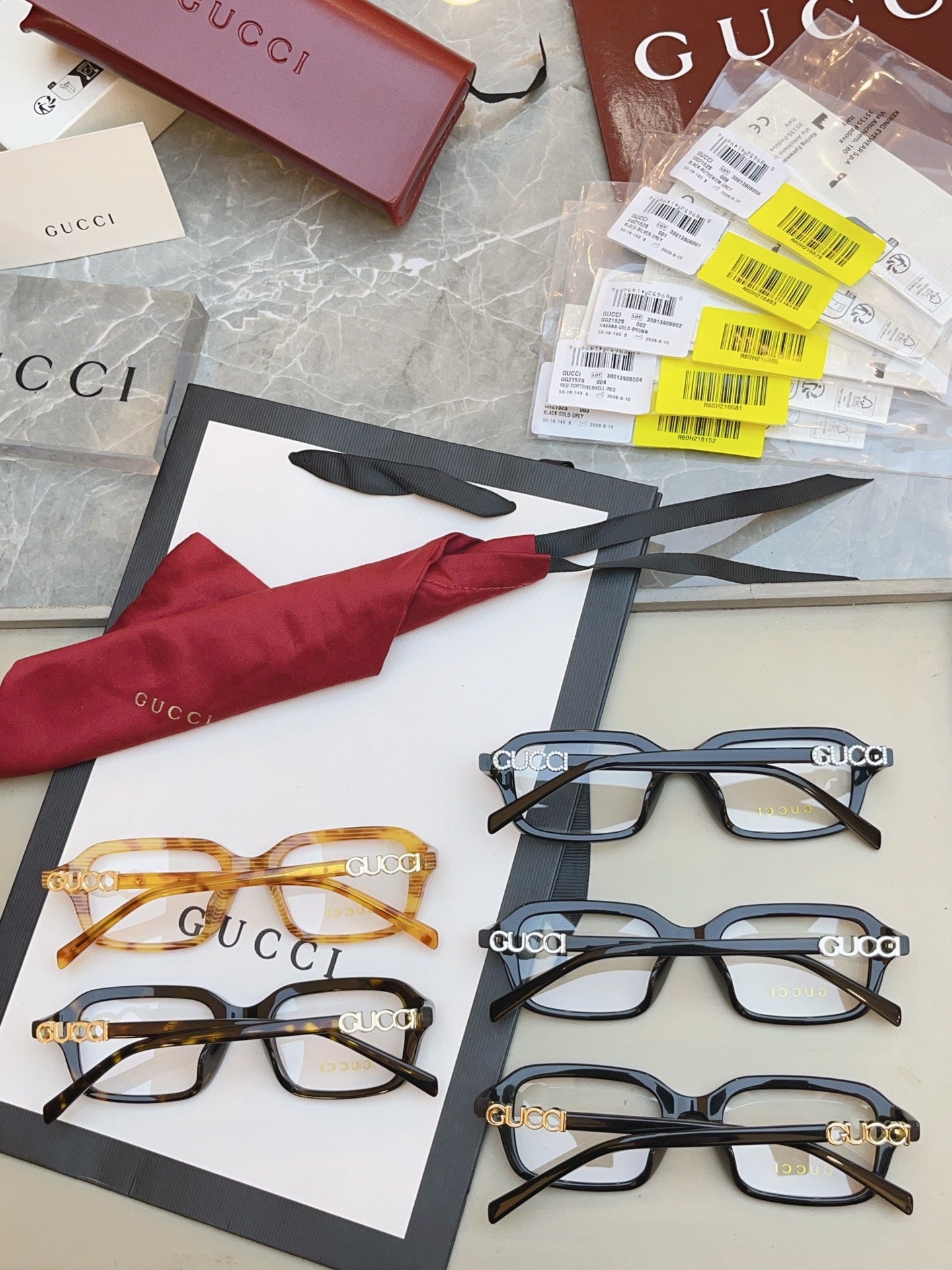 Gucci GG2152S Fashion Black Lens Sunglasses for Men & Women - 431367 - detail image 8