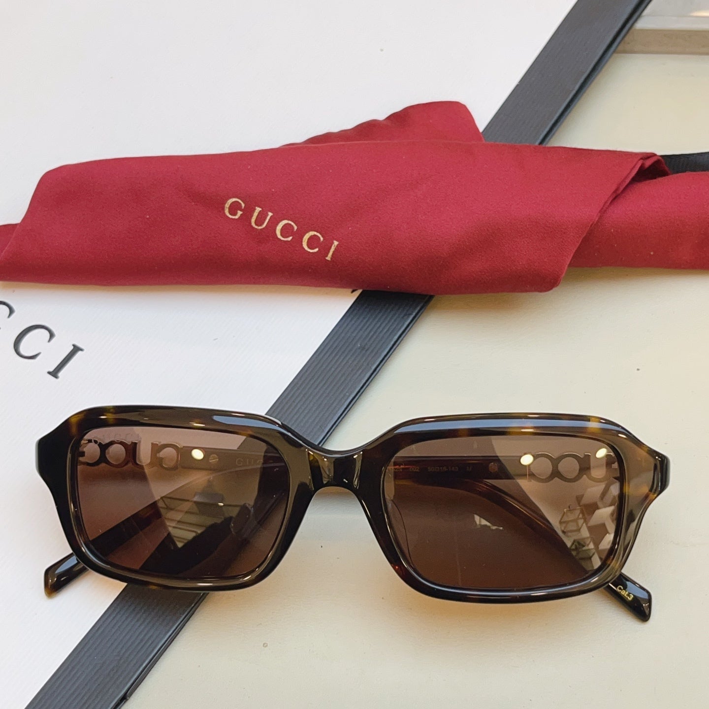 Gucci GG2152S Fashion Black Lens Sunglasses for Men & Women - 414966 - detail image 3