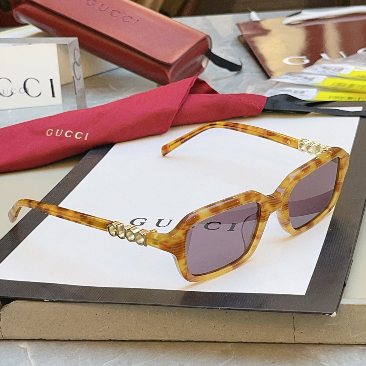 Gucci GG2152S Fashion Black Lens Sunglasses for Men & Women - detail image 5