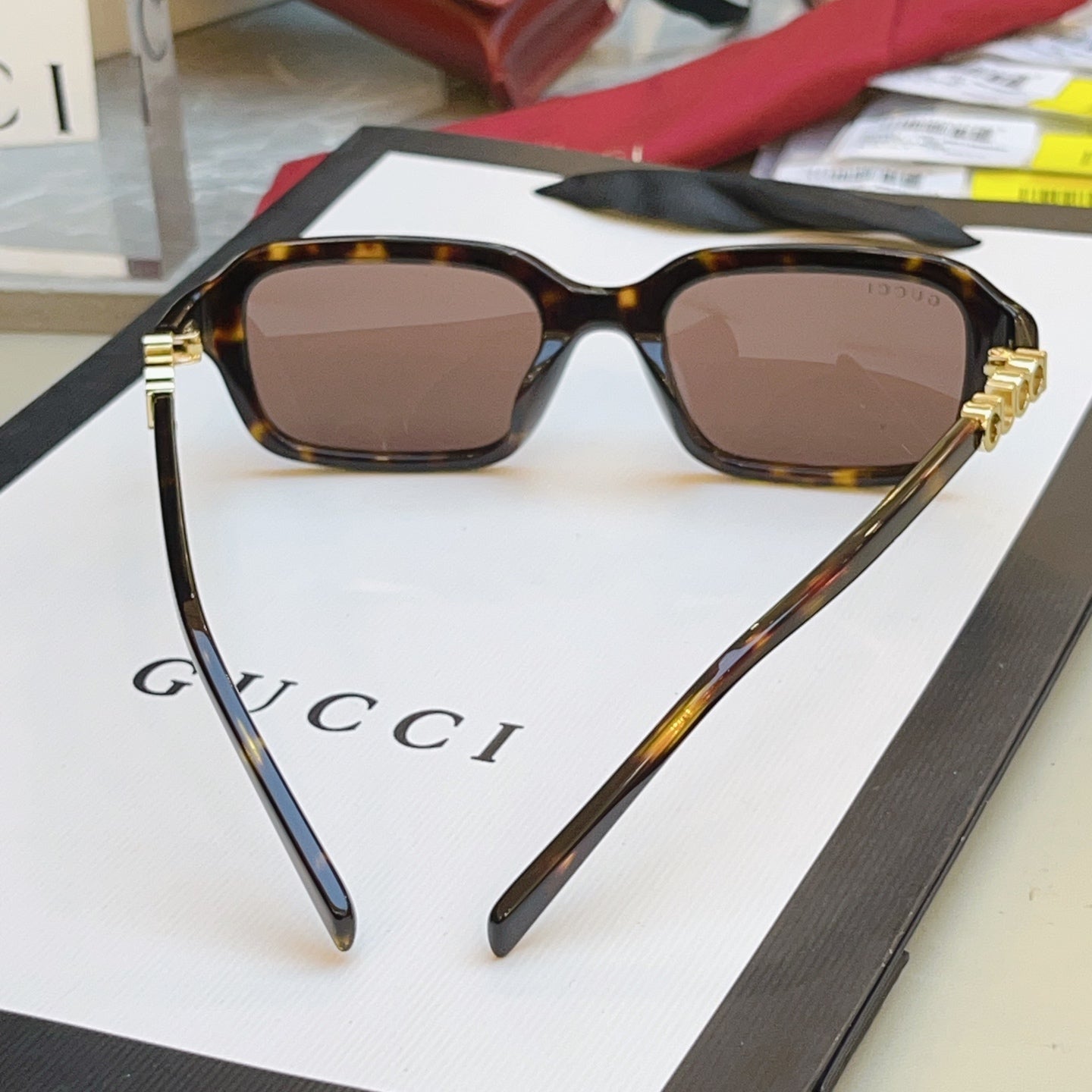 Gucci GG2152S Fashion Black Lens Sunglasses for Men & Women - detail image 9