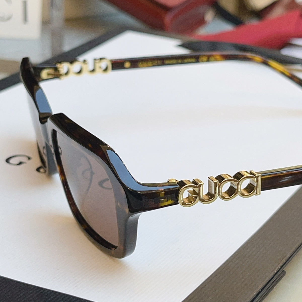Gucci GG2152S Fashion Black Lens Sunglasses for Men & Women - detail image 7