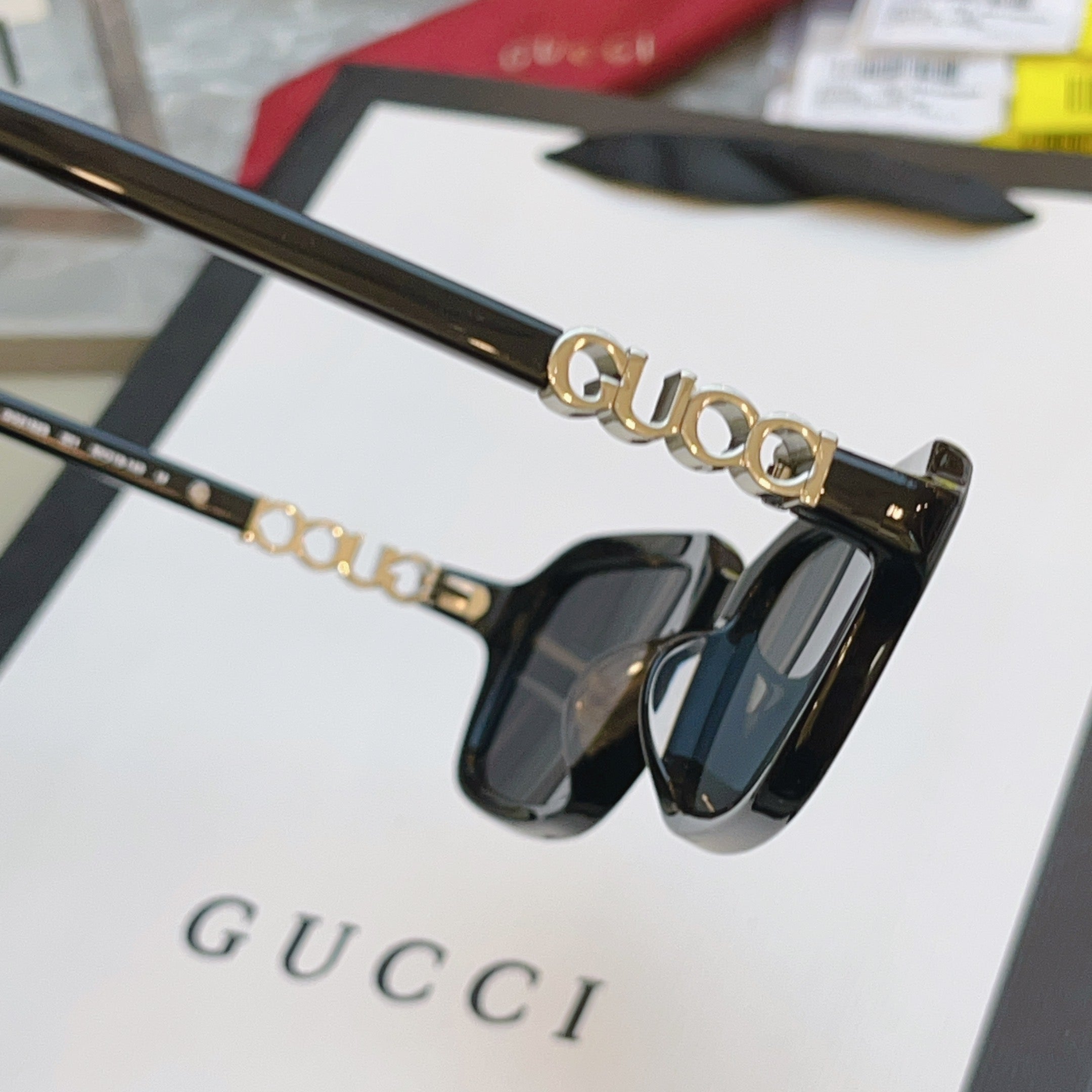 Gucci GG2152S Fashion Gray Lens Sunglasses for Men & Women - detail image 5