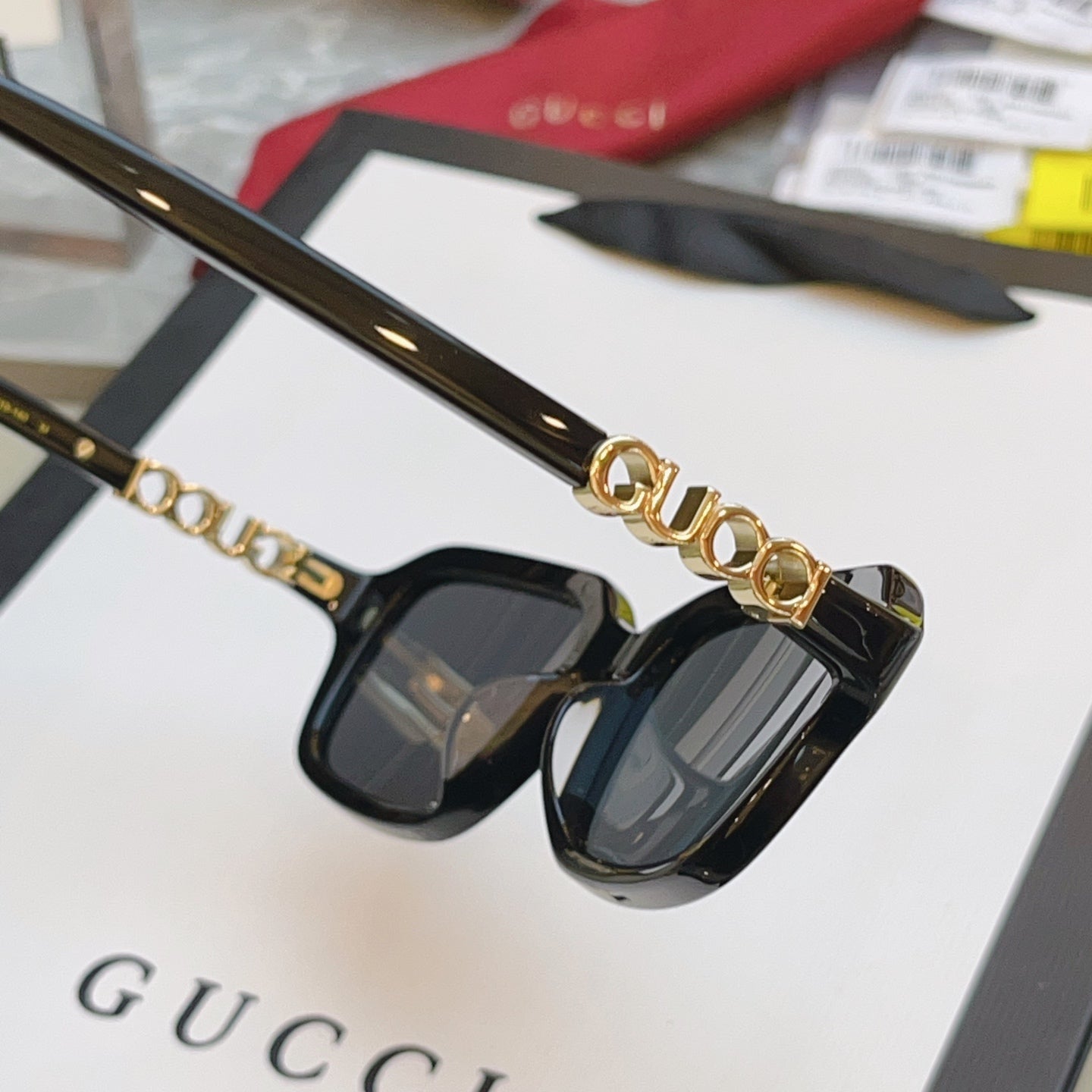 Gucci GG2152S Fashion Gray Lens Sunglasses for Men & Women - detail image 2