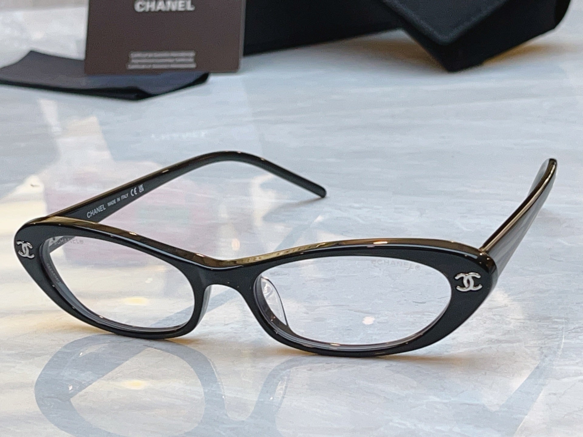 Chanel CH3025 Fashion Silver Lens Sunglasses for Men & Women - detail image 4