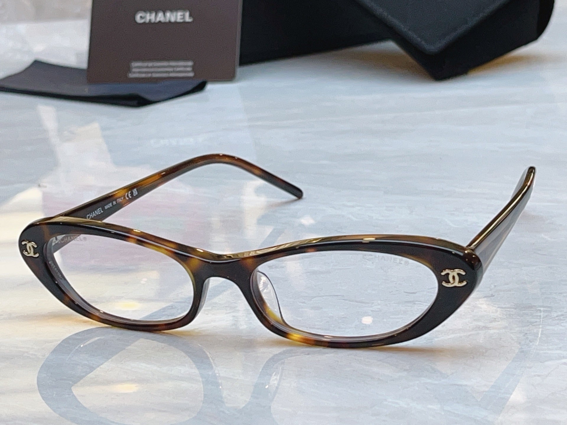 Chanel CH3025 Fashion Silver Lens Sunglasses for Men & Women - detail image 3