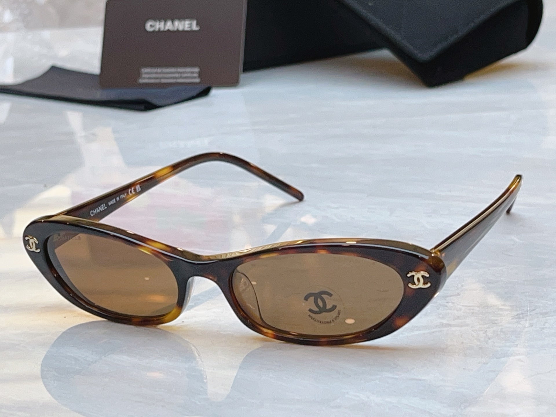 Chanel CH3025 Fashion Gray Lens Sunglasses for Men & Women - detail image 6