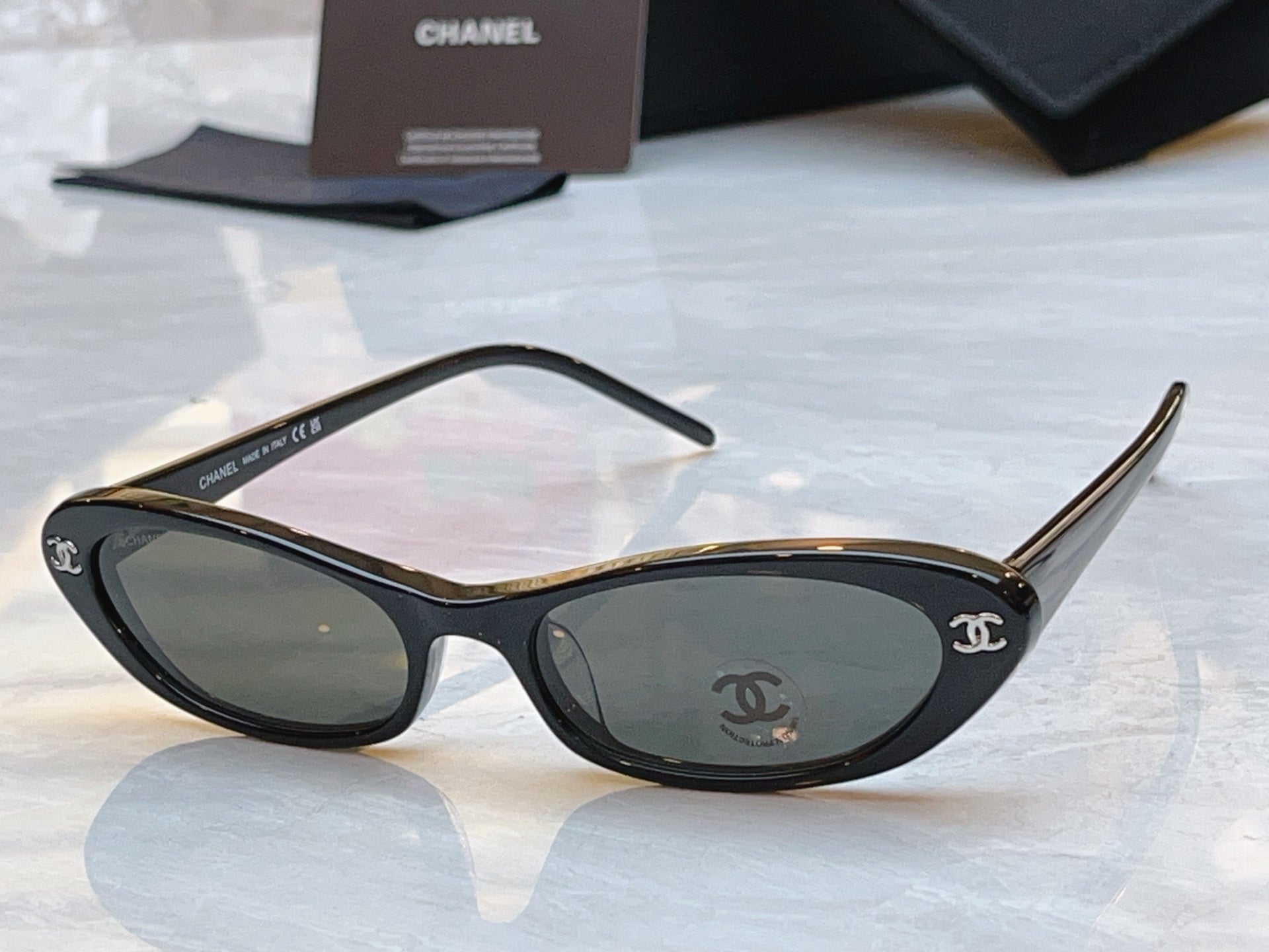 Chanel CH3025 Fashion Gray Lens Sunglasses for Men & Women - detail image 7