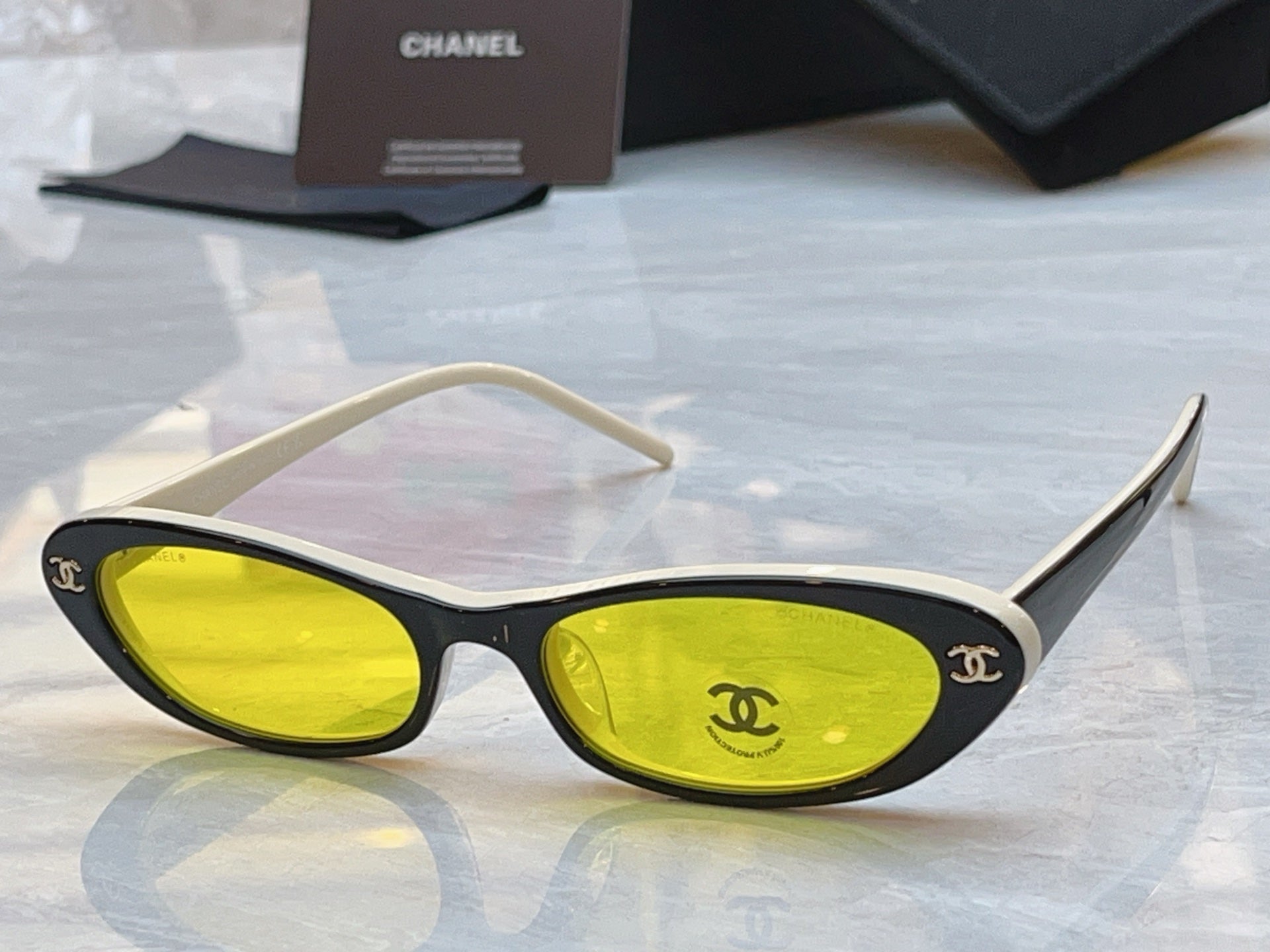 Chanel CH3025 Fashion Gray Lens Sunglasses for Men & Women - detail image 8