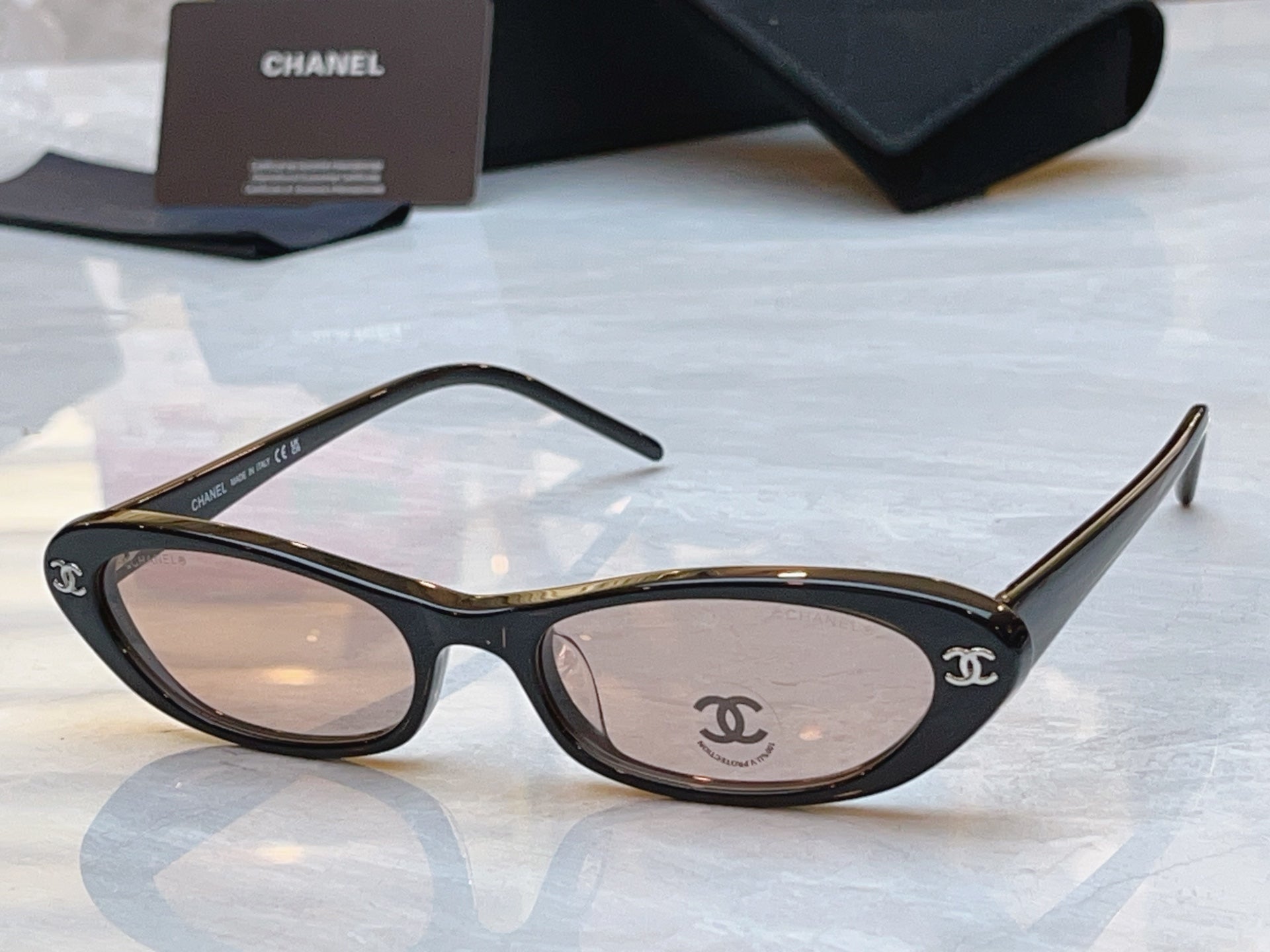 Chanel CH3025 Fashion Gray Lens Sunglasses for Men & Women - detail image 5