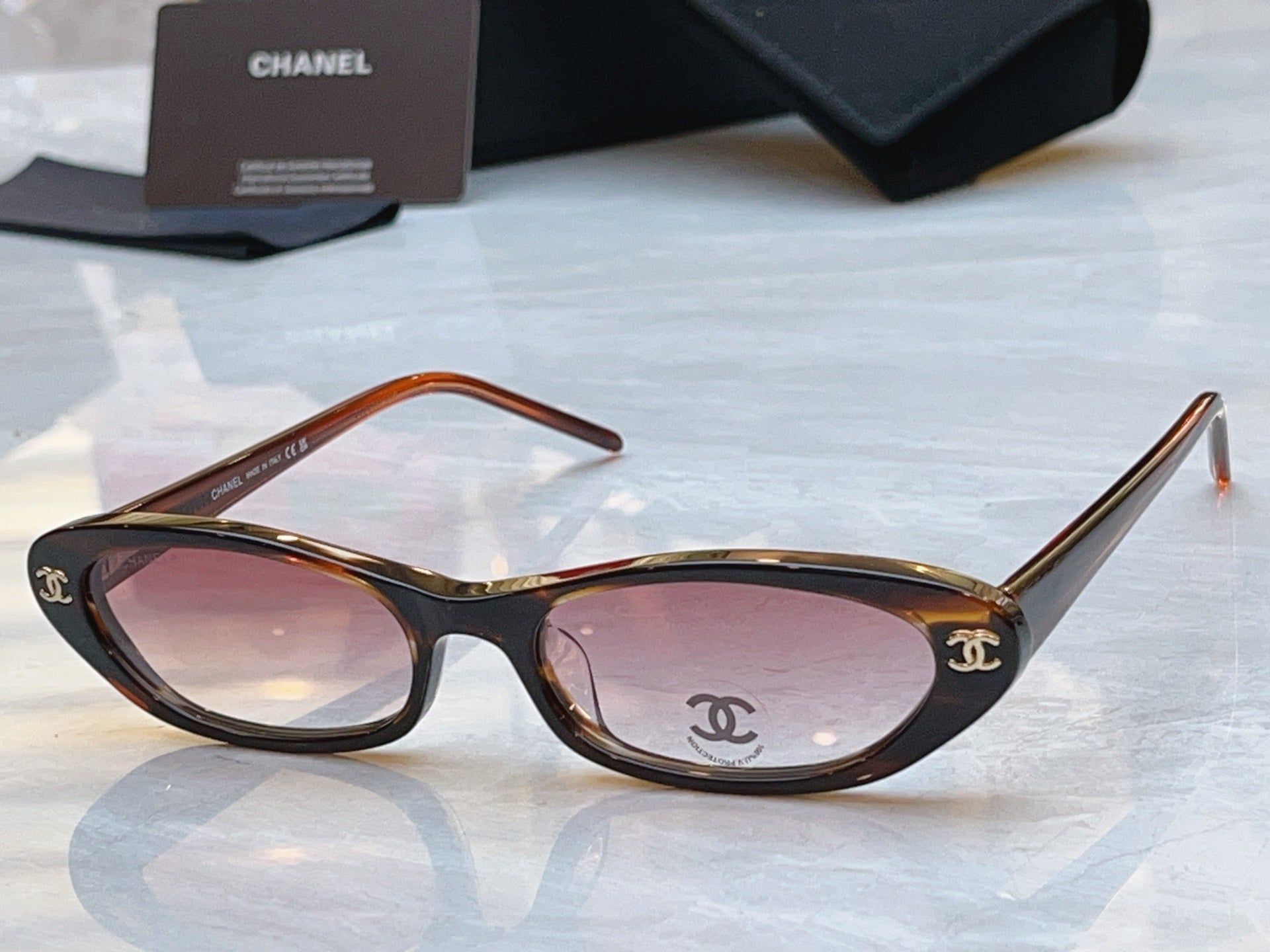 Chanel CH3025 Fashion Gray Lens Sunglasses for Men & Women - detail image 4