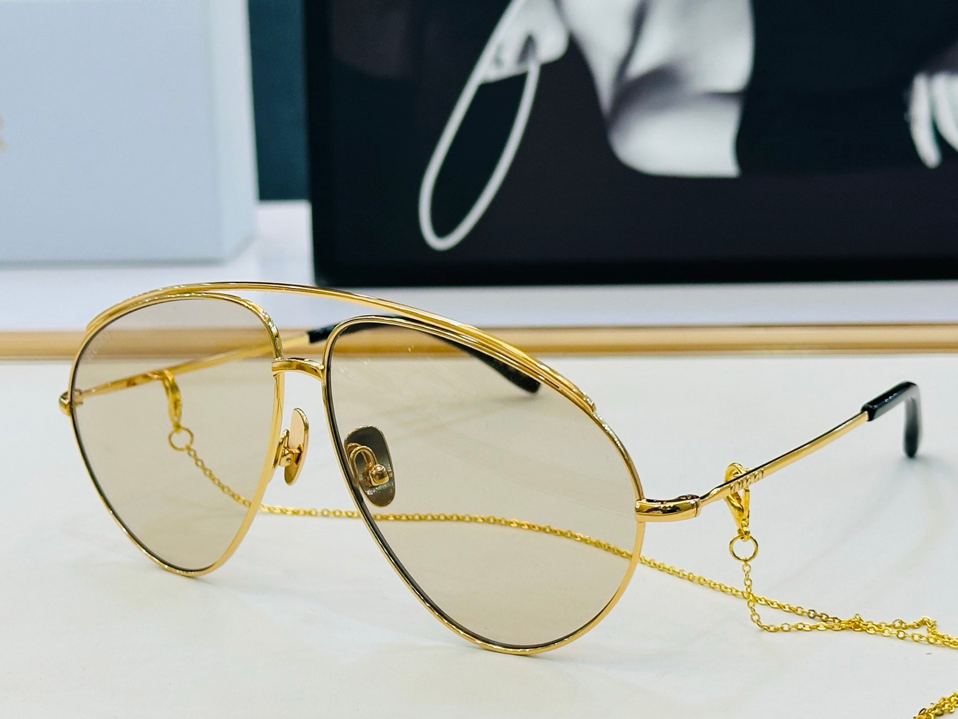 Gucci GG1654S Fashion Gold Lens Sunglasses for Men & Women - detail image 3