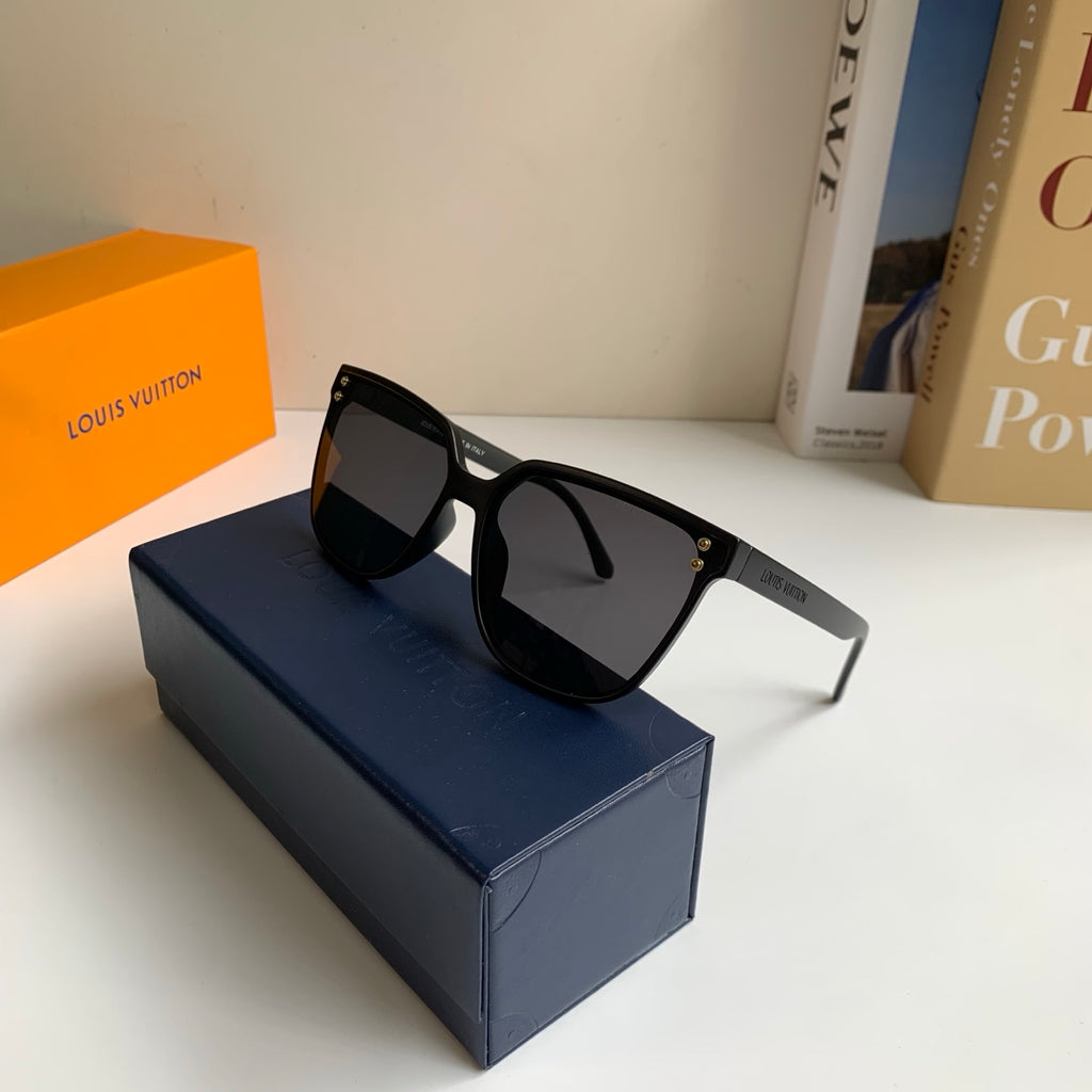 Louis Vuitton Square Black Lens Sunglasses for Men & Women - 431229 - detail image 4